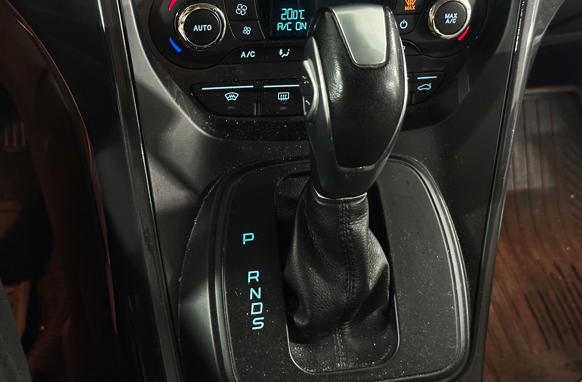 Ford Kuga 1.5 EcoBoost Titanium 4x4 - foto 5