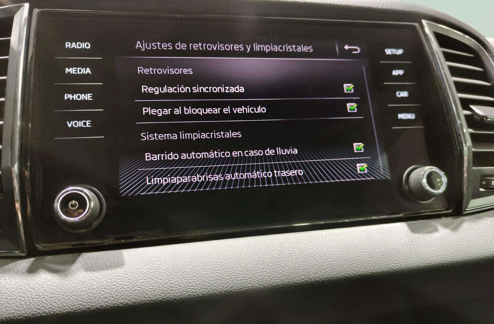 Škoda Karoq 1.6 TDI Ambition - foto 31