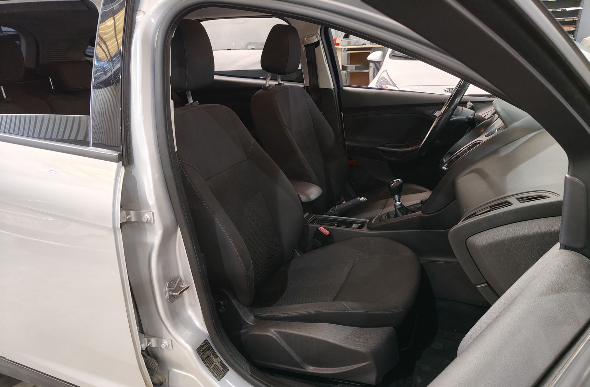 Ford Focus 1.5 TDCi Business - foto 14