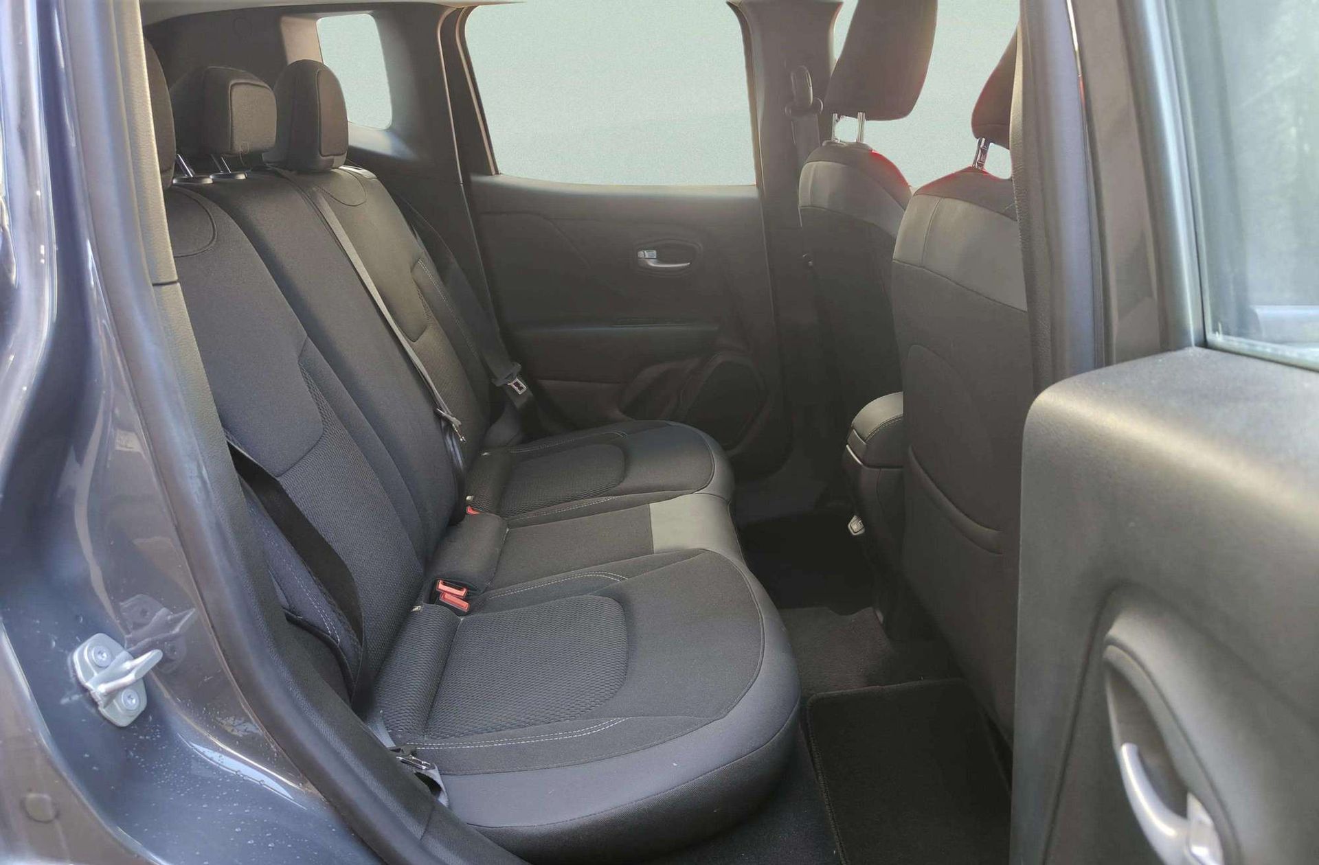 Jeep Renegade eHybrid 1.5 Limited ATX - foto 17