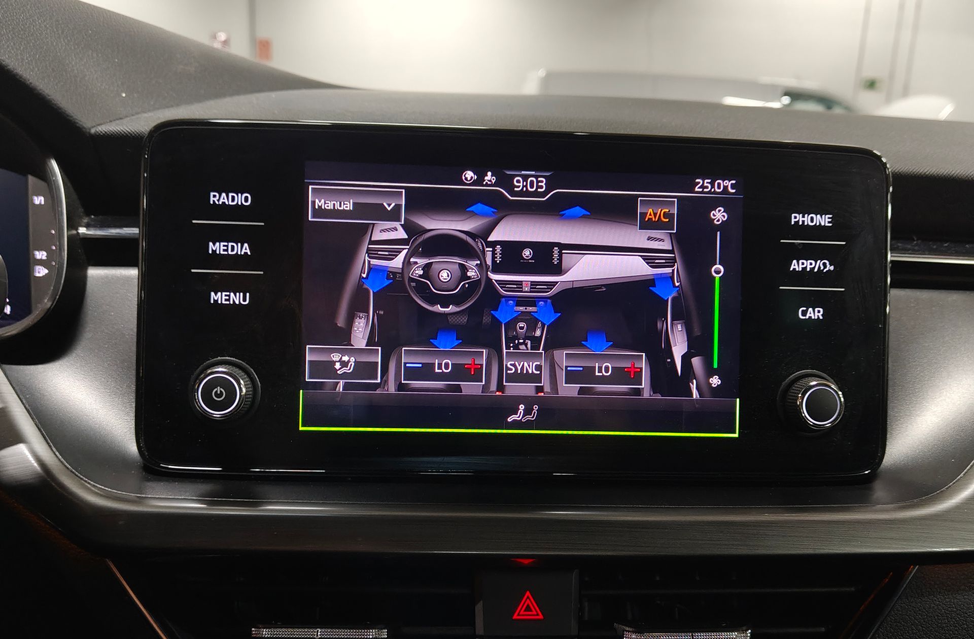 Škoda Kamiq 1.0 TSI Scout DSG - foto 30