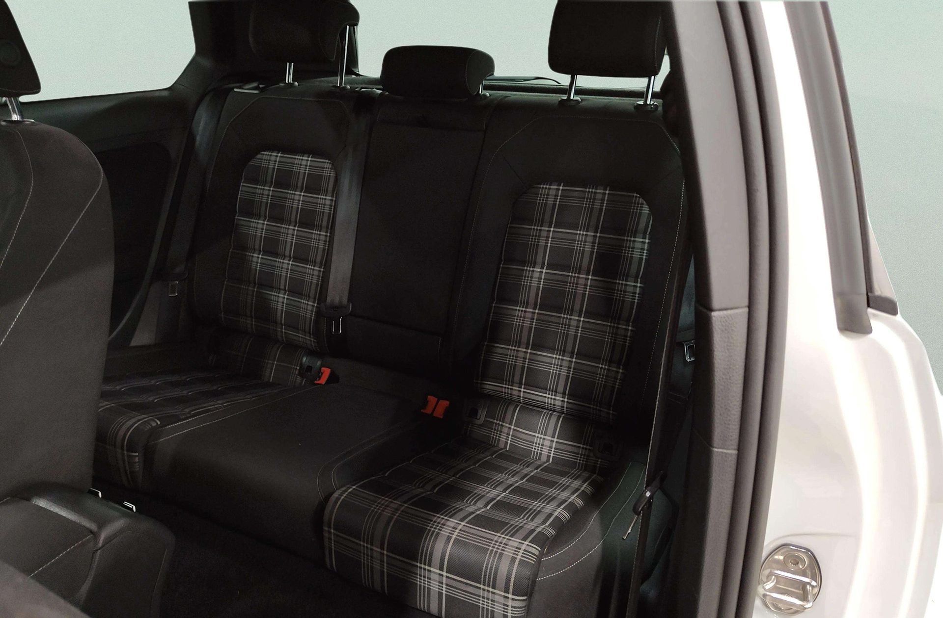 Volkswagen Golf GTD 2.0 TDI BMT - foto 12