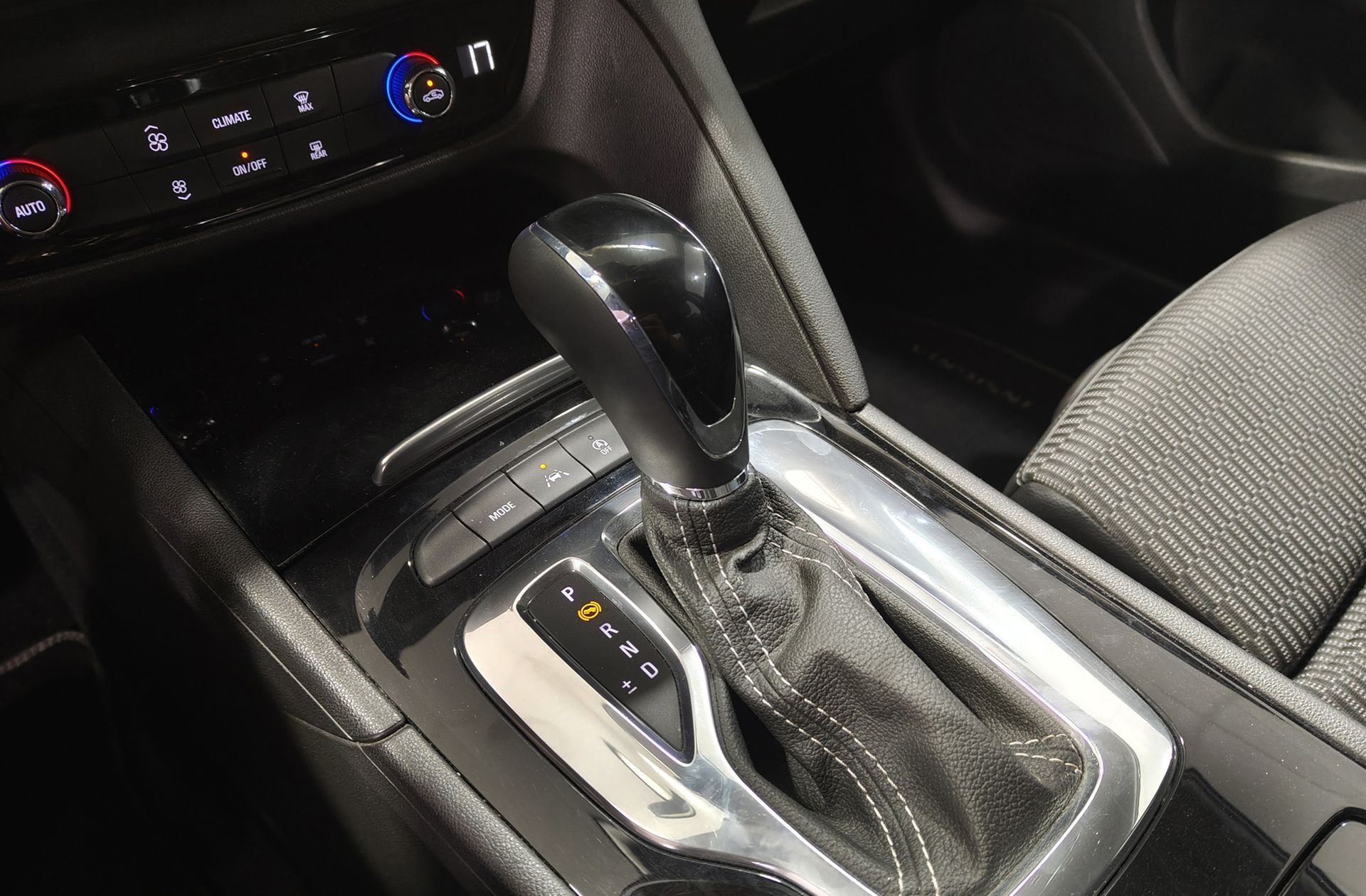 Opel Insignia 2.0T SHT Business Elegance AT9 - foto 5