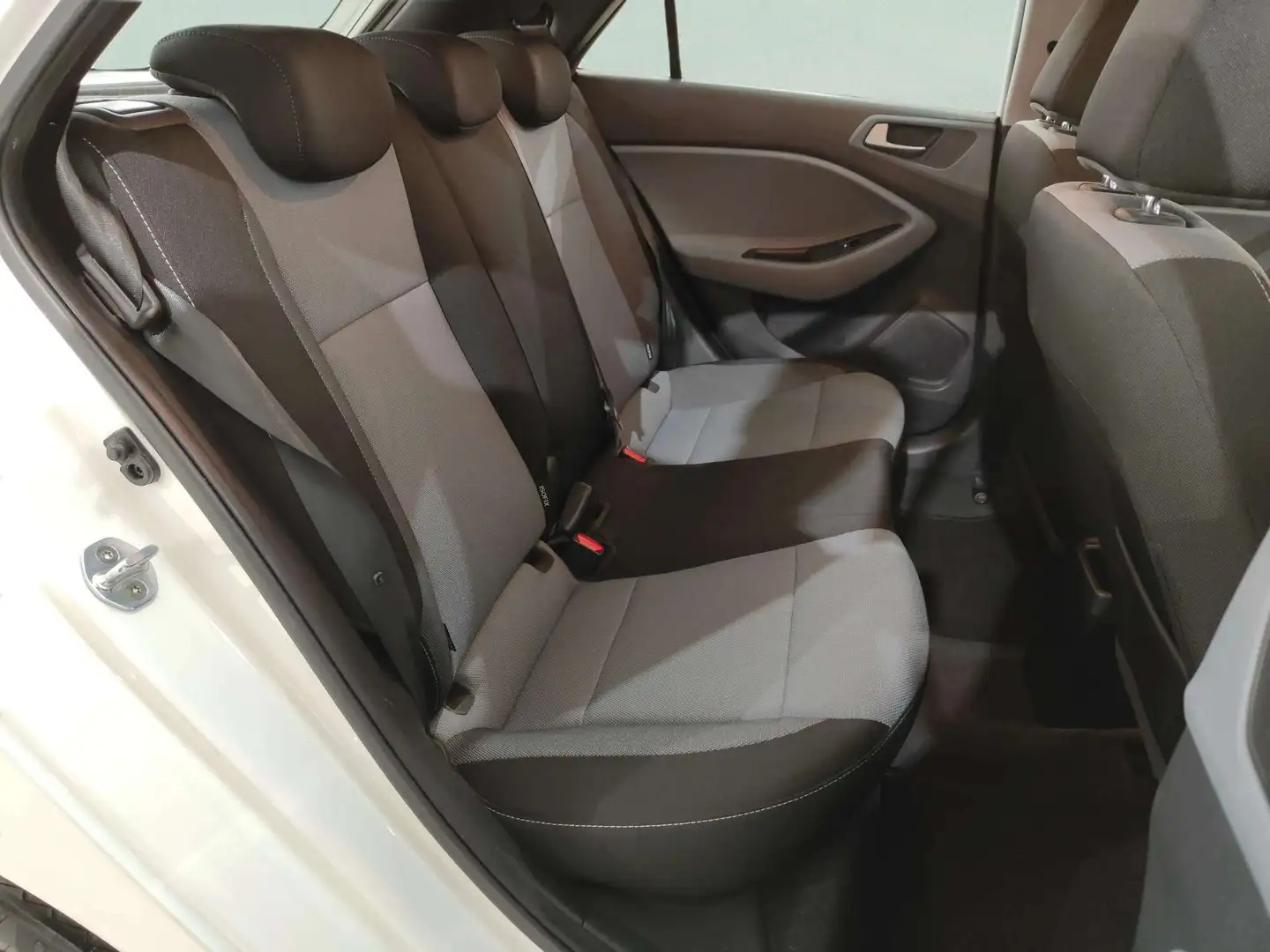 Foto Hyundai i20 Hyundai i20 1.4 MPI Link Auto  (100 CV)