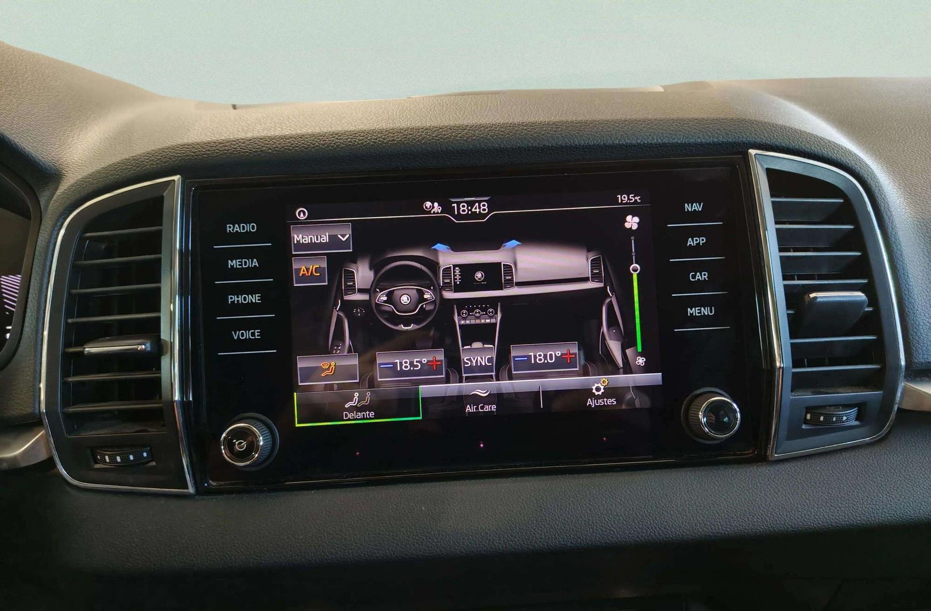 Škoda Karoq 2.0 TDI Selection - foto 29