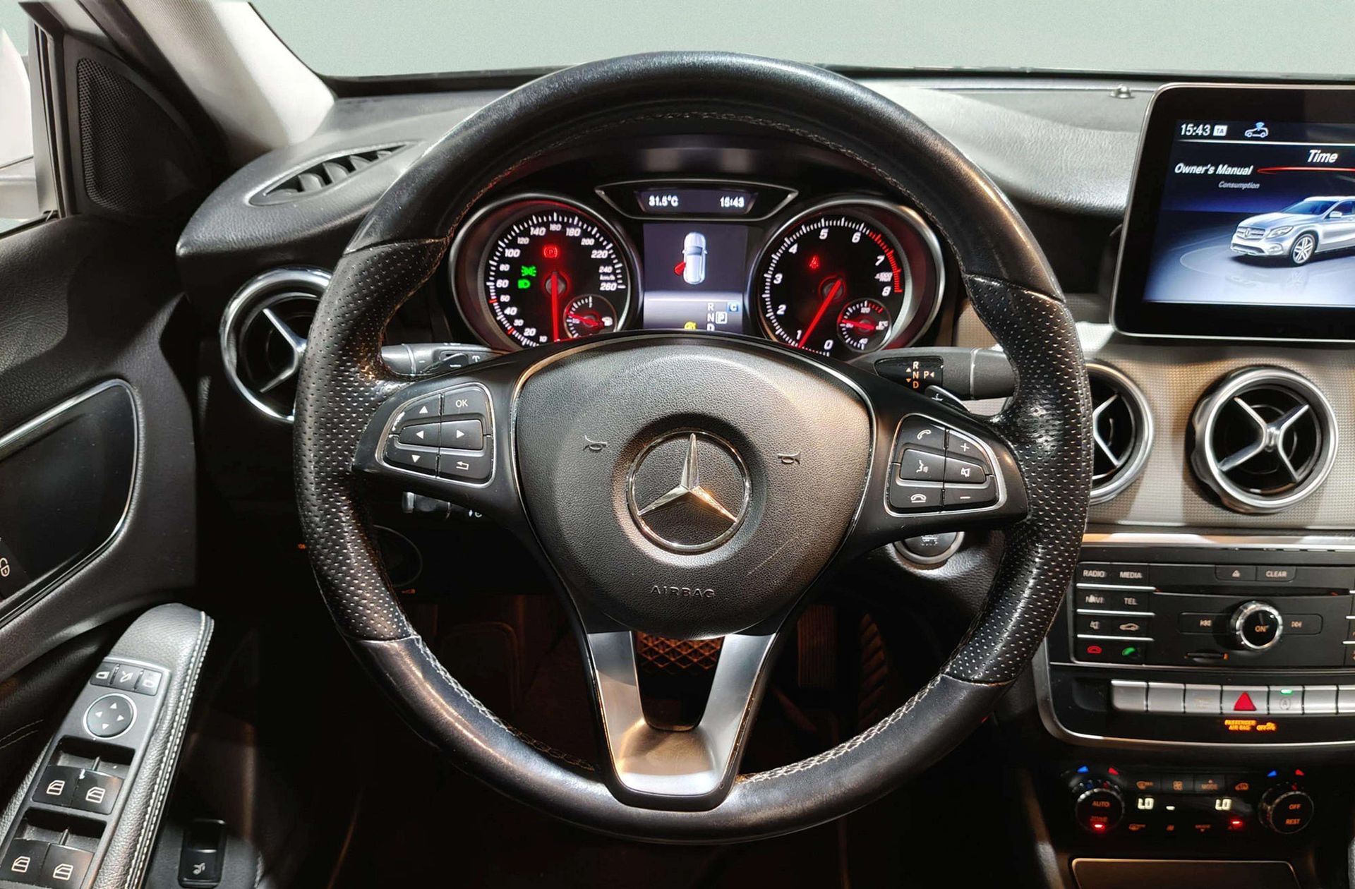Mercedes-Benz GLA 180 - foto 24