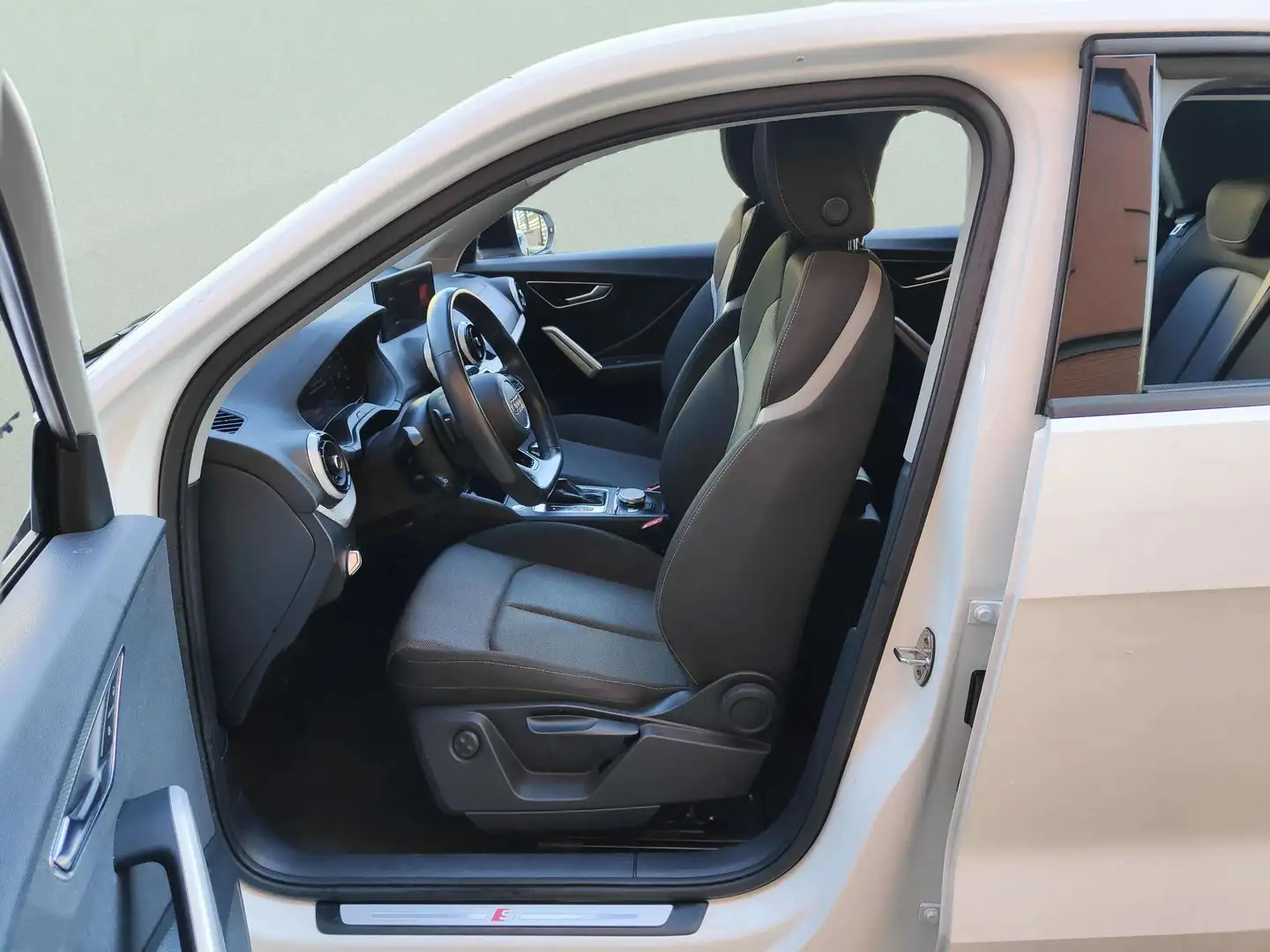 Foto Audi Q2 Audi Q2 Black line 35 TFSI (150 CV) S tronic Pack S-Line