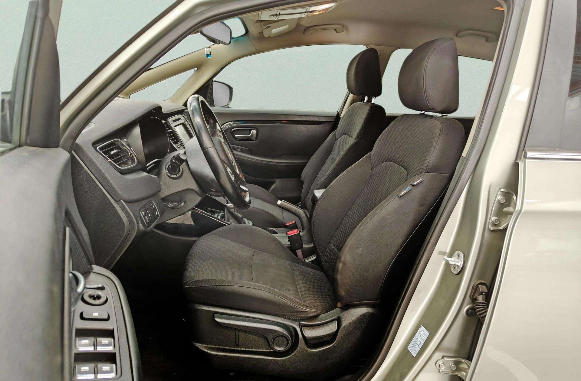 Kia Carens 1.6 GDi Uefa Euro 2016 Eco-Dynamics - foto 11