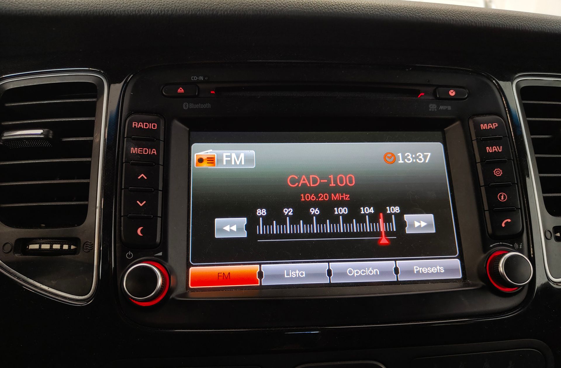 Kia Carens 1.7 CRDi VGT Uefa Euro2016 Eco-Dynamics - foto 25