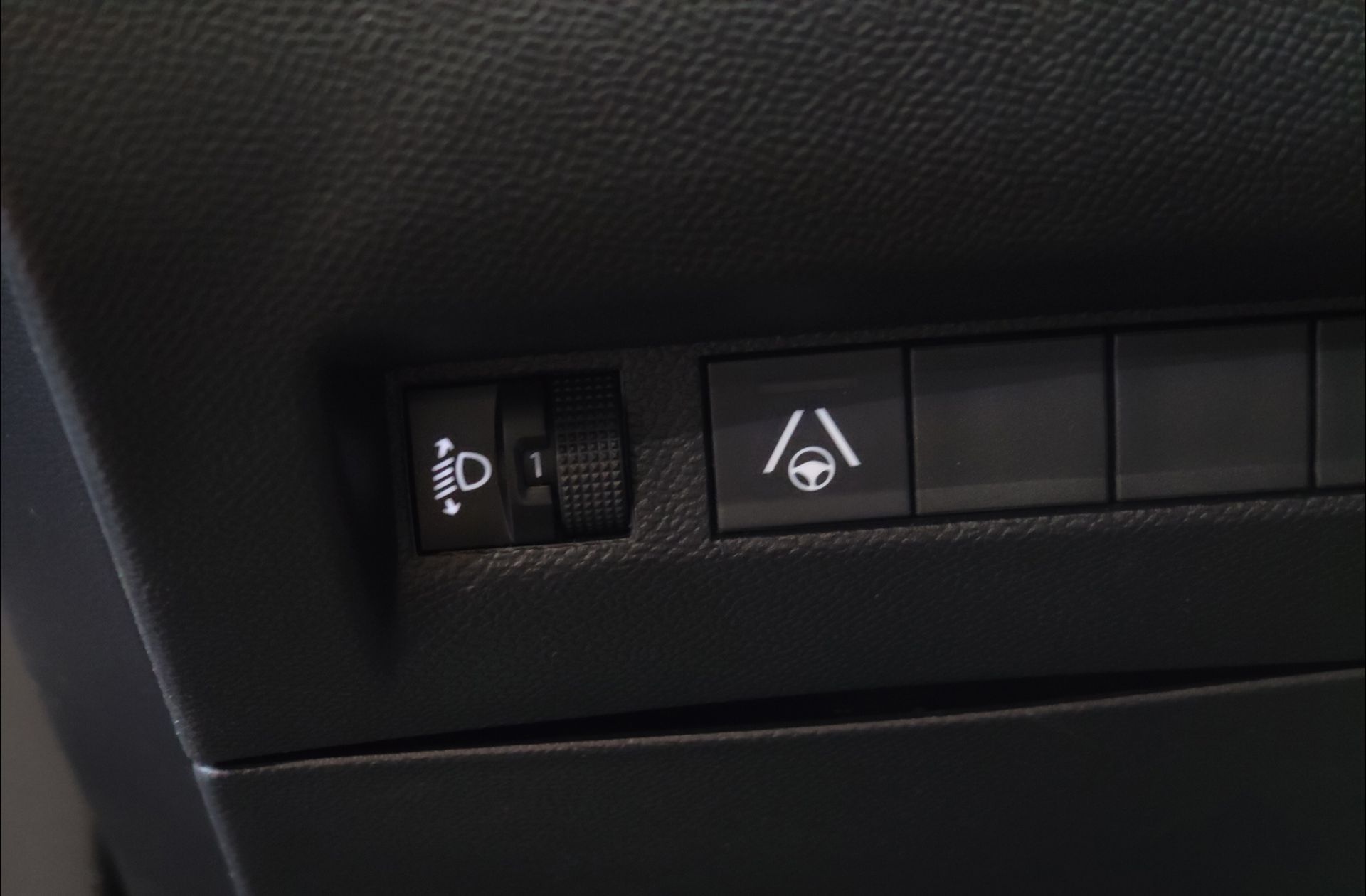 Peugeot 2008 Allure Hybrid eDCS6 - foto 35