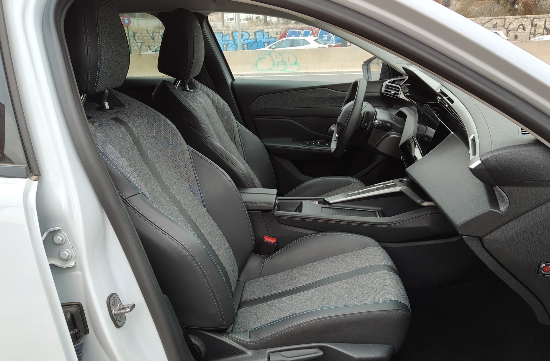 Peugeot 408 PureTech 130 Allure EAT8 - foto 18