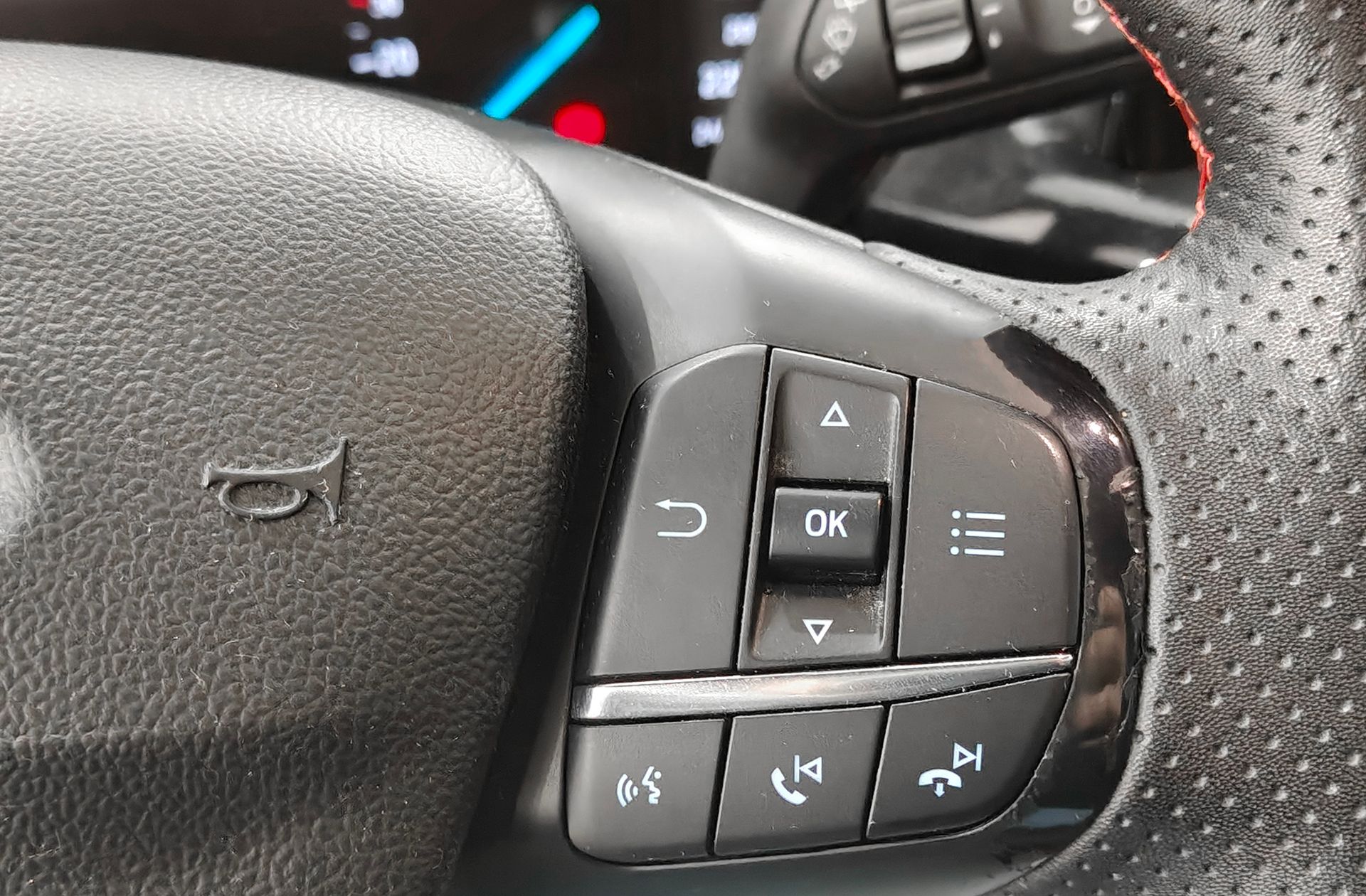 Ford Focus 1.0 EcoBoost MHEV ST-Line - foto 34