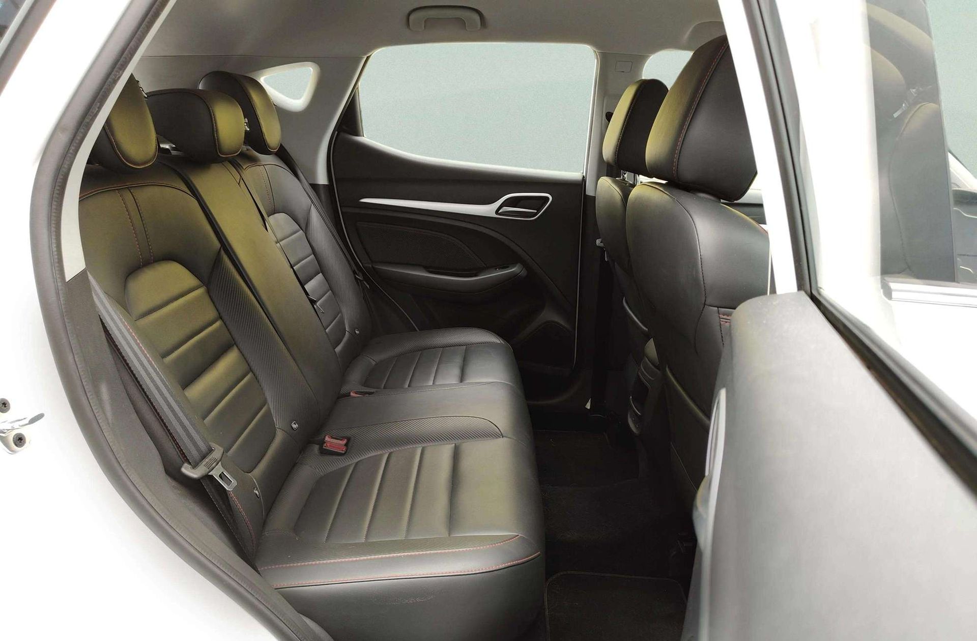 MG ZS 1.0T Luxury - foto 20