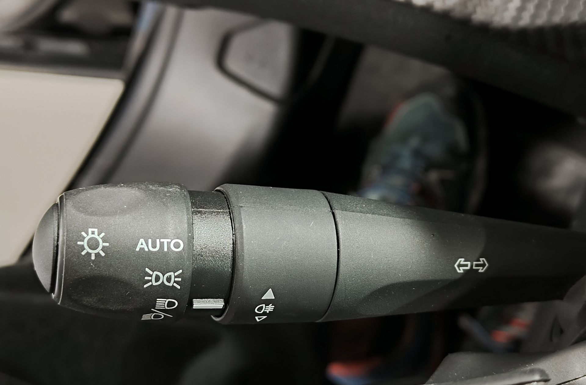 Peugeot 2008 Allure Hybrid eDCS6 - foto 23