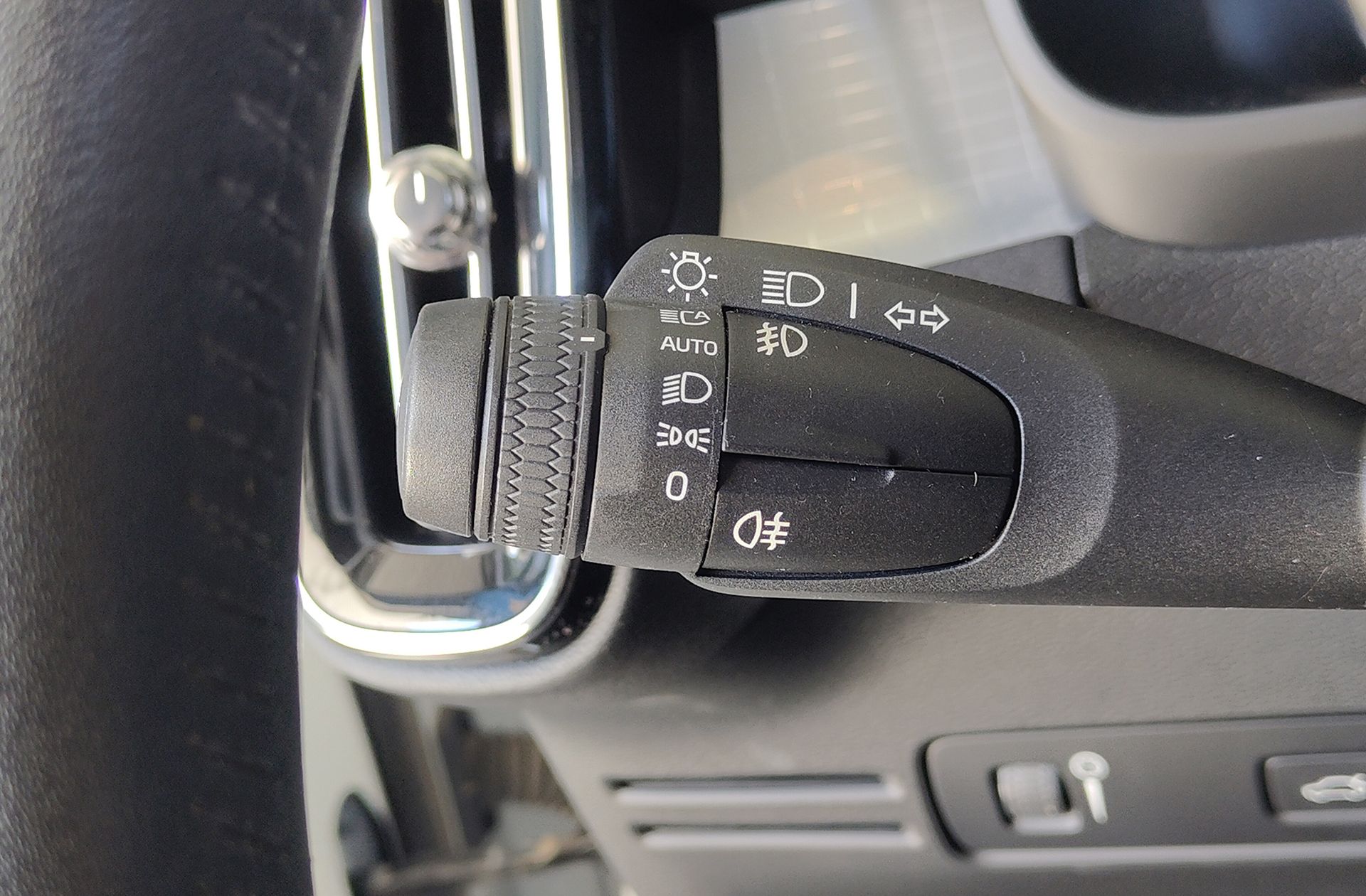 Volvo XC40 T2 Momentum Pro - foto 25