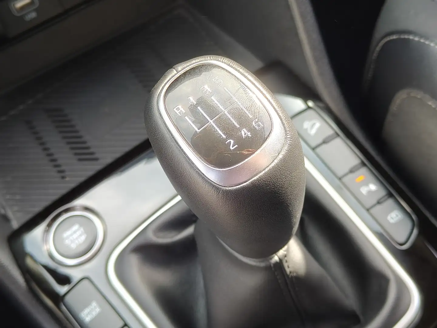 Foto KIA Sportage Kia Sportage 1.6 T-GDi MHEV Tech 4x2 (150 CV)