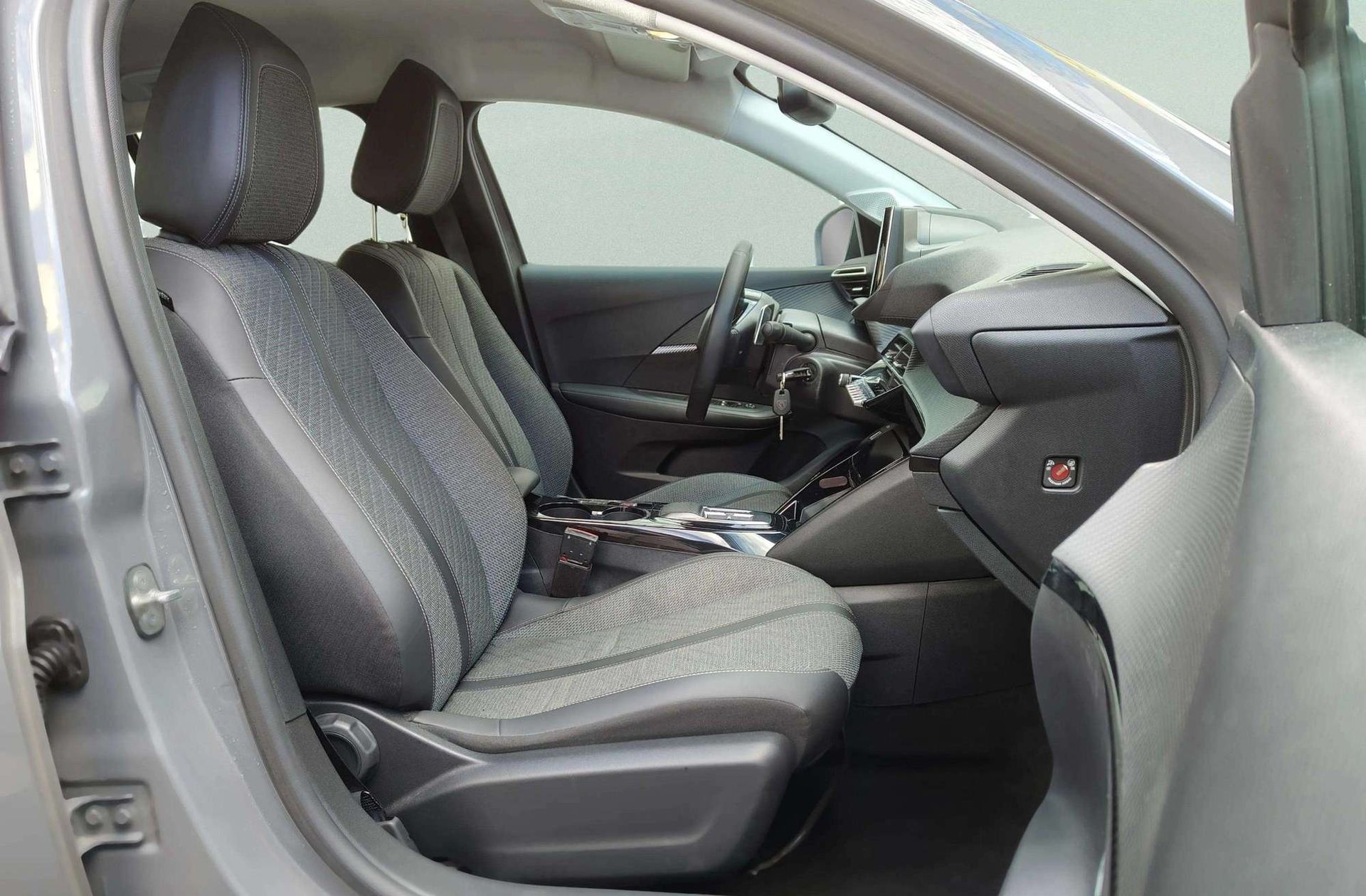 Peugeot 208 Allure Hybrid eDCS6 - foto 24