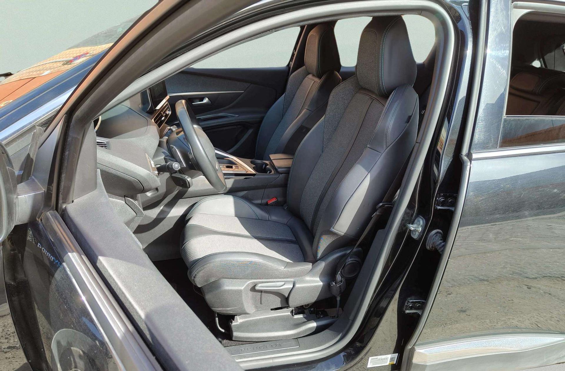 Peugeot 3008 300 Allure Pack e-EAT8 - foto 11