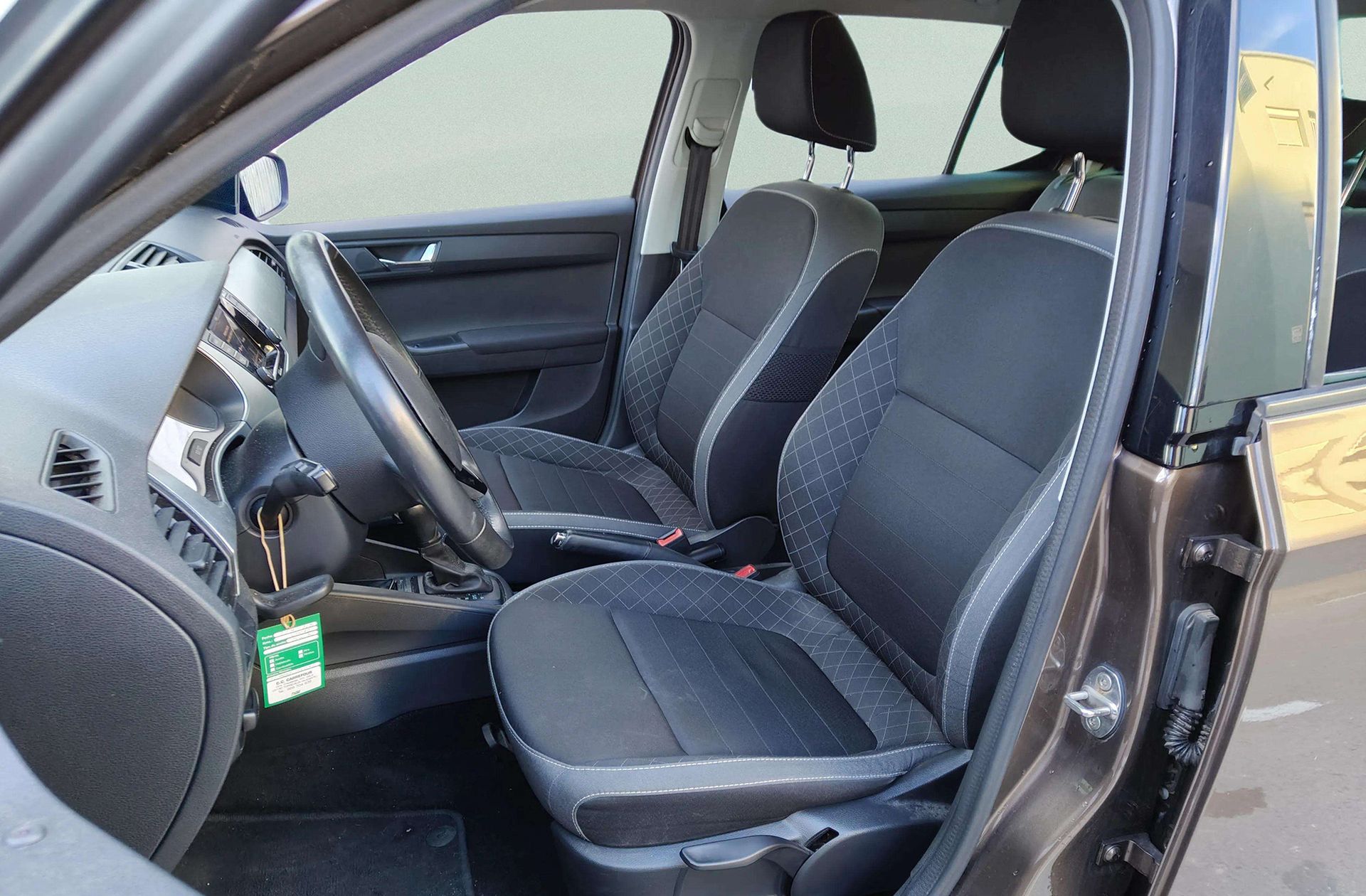 Škoda Fabia 1.0 TSI Like DSG - foto 9