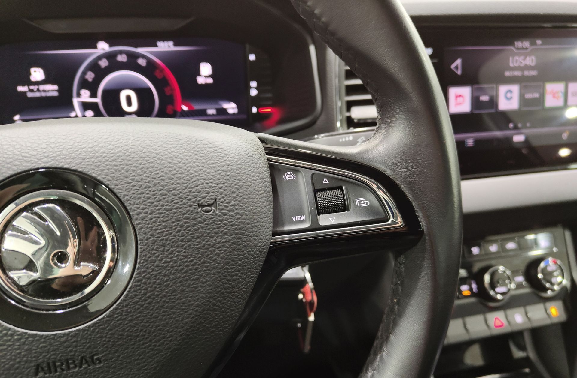 Škoda Karoq 1.6 TDI Ambition - foto 29