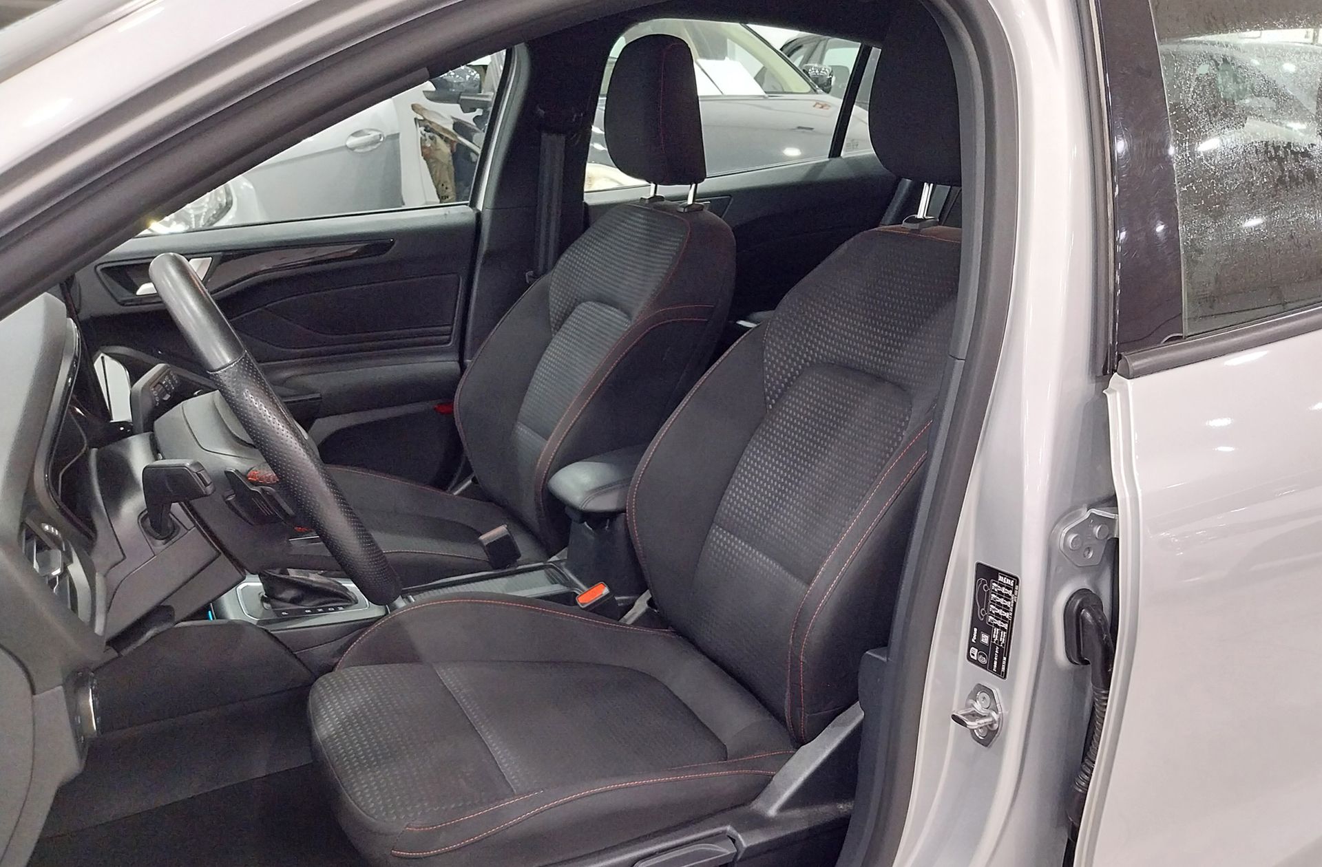 Ford Focus 1.0 EcoBoost MHEV ST-Line - foto 12
