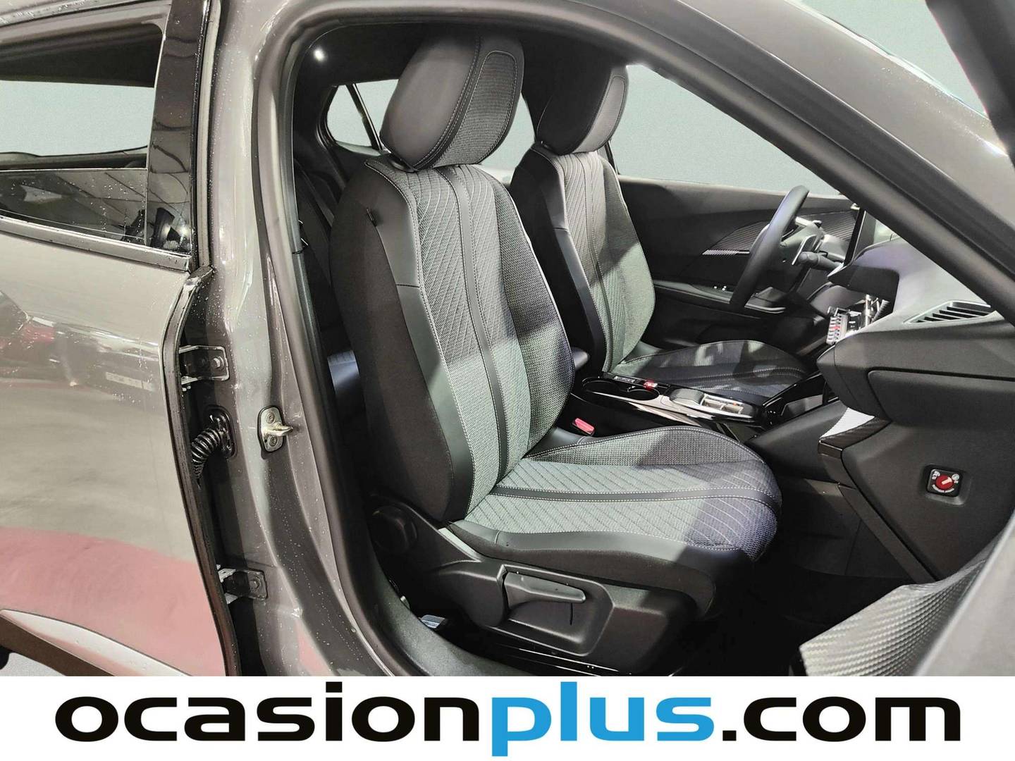 Foto Peugeot 2008 Peugeot 2008 Allure Hybrid eDCS6 (145 CV)