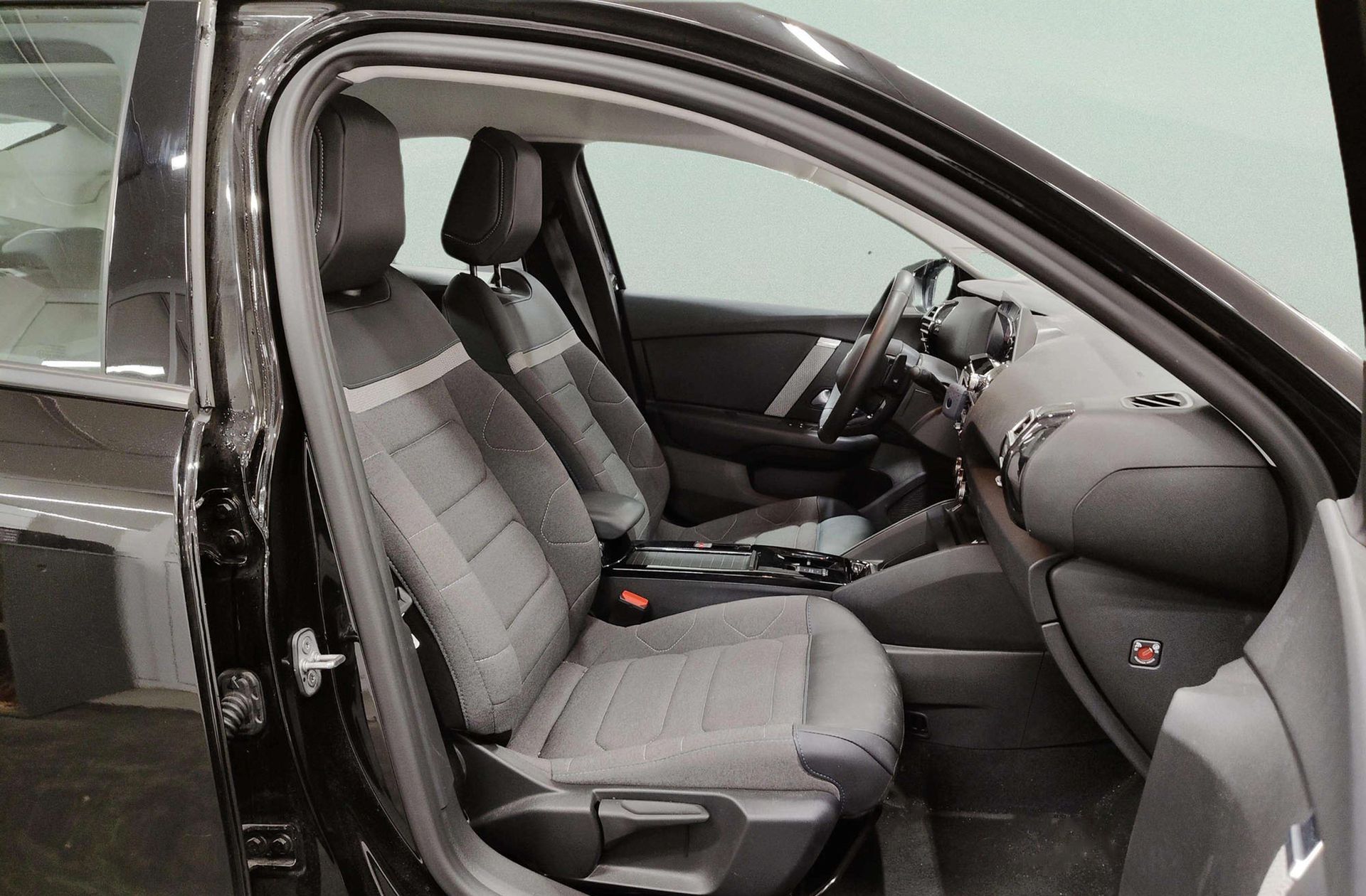 Citroën C4 X Hybrid 136 e-DCS6 Plus - foto 19