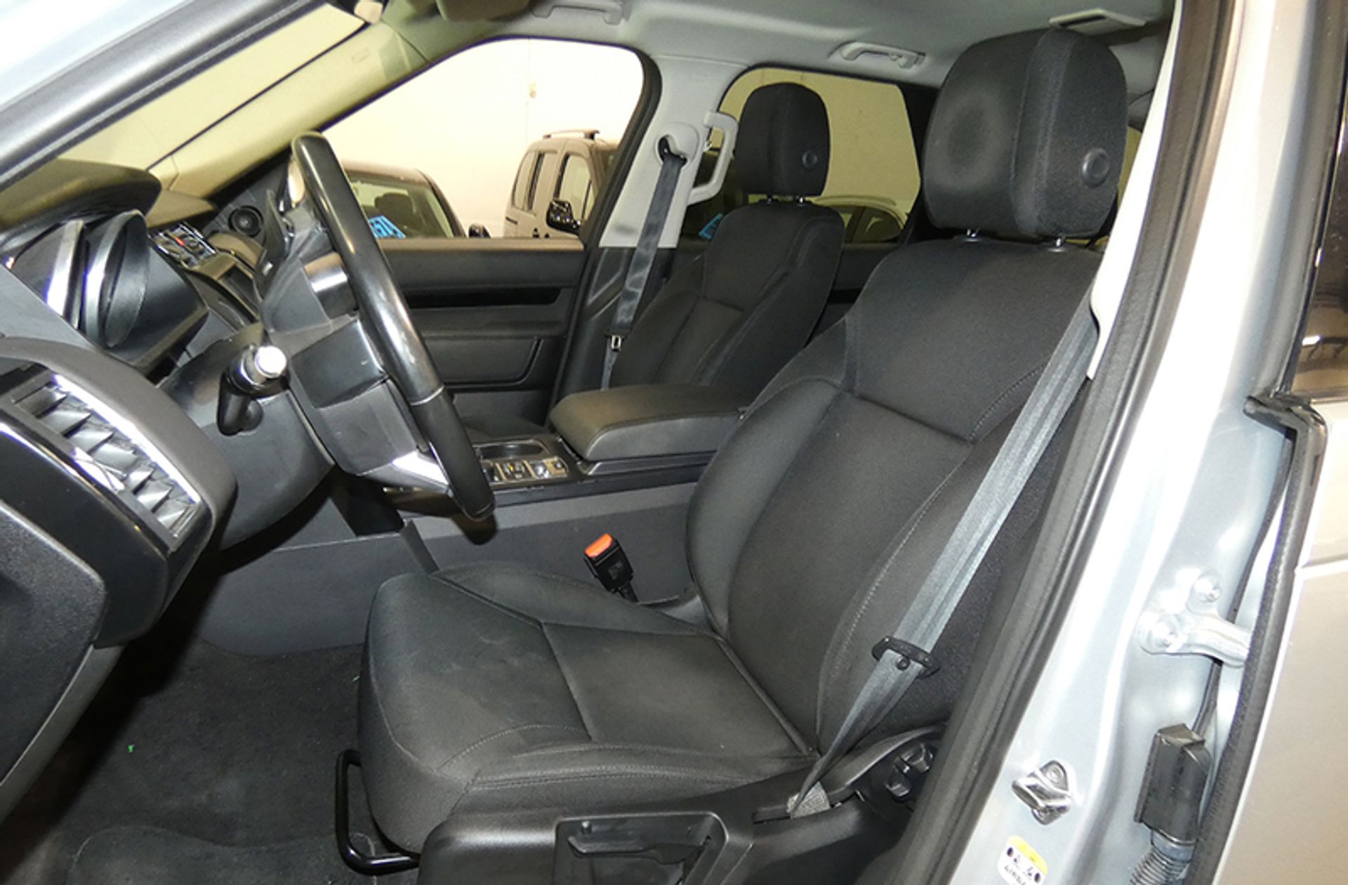 Land Rover Discovery 3.0 TD6 SE 4x4 - foto 10