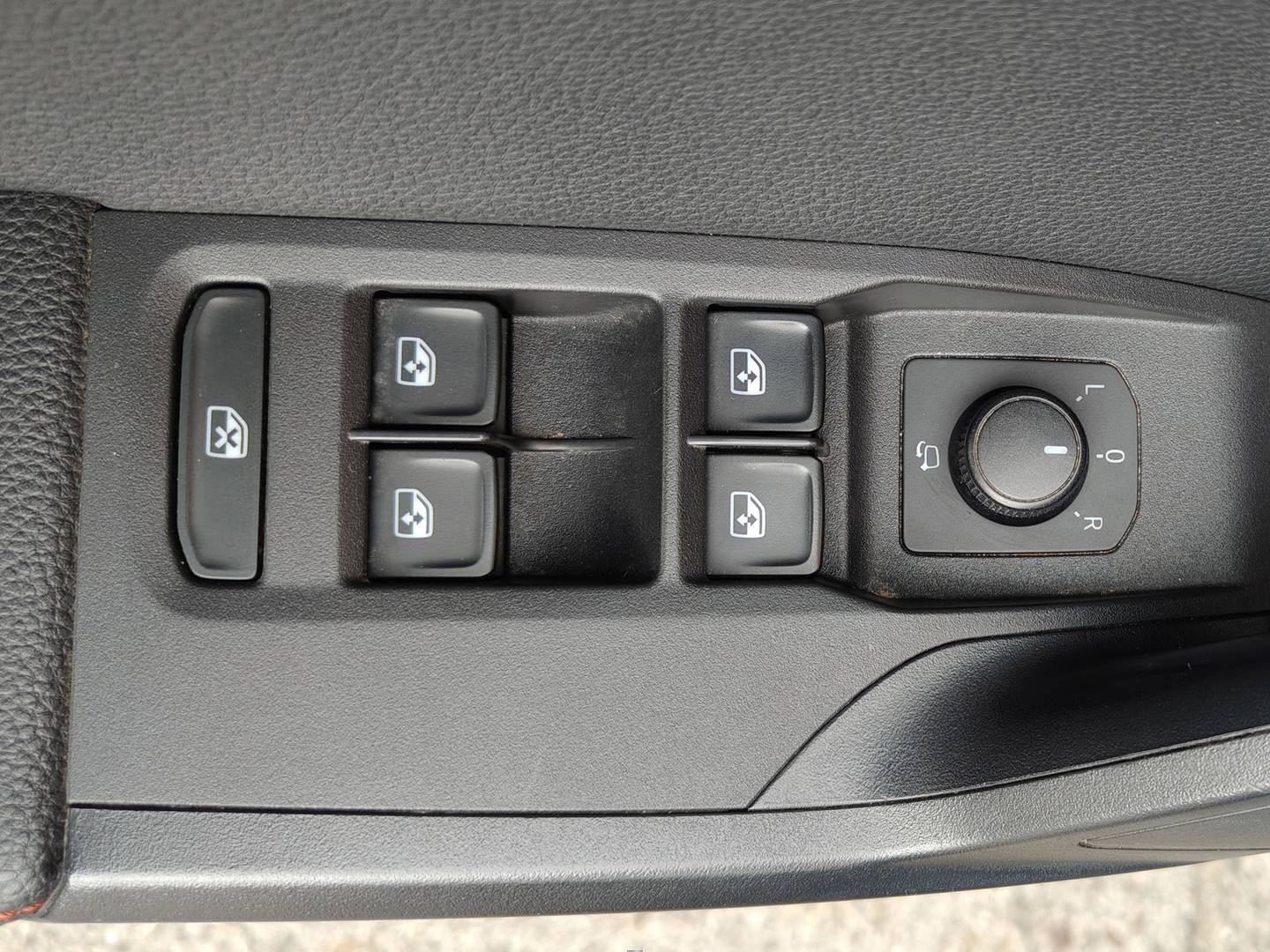 Foto Seat Arona SEAT Arona 1.5 TSI S&S FR XL DSG (150 CV)