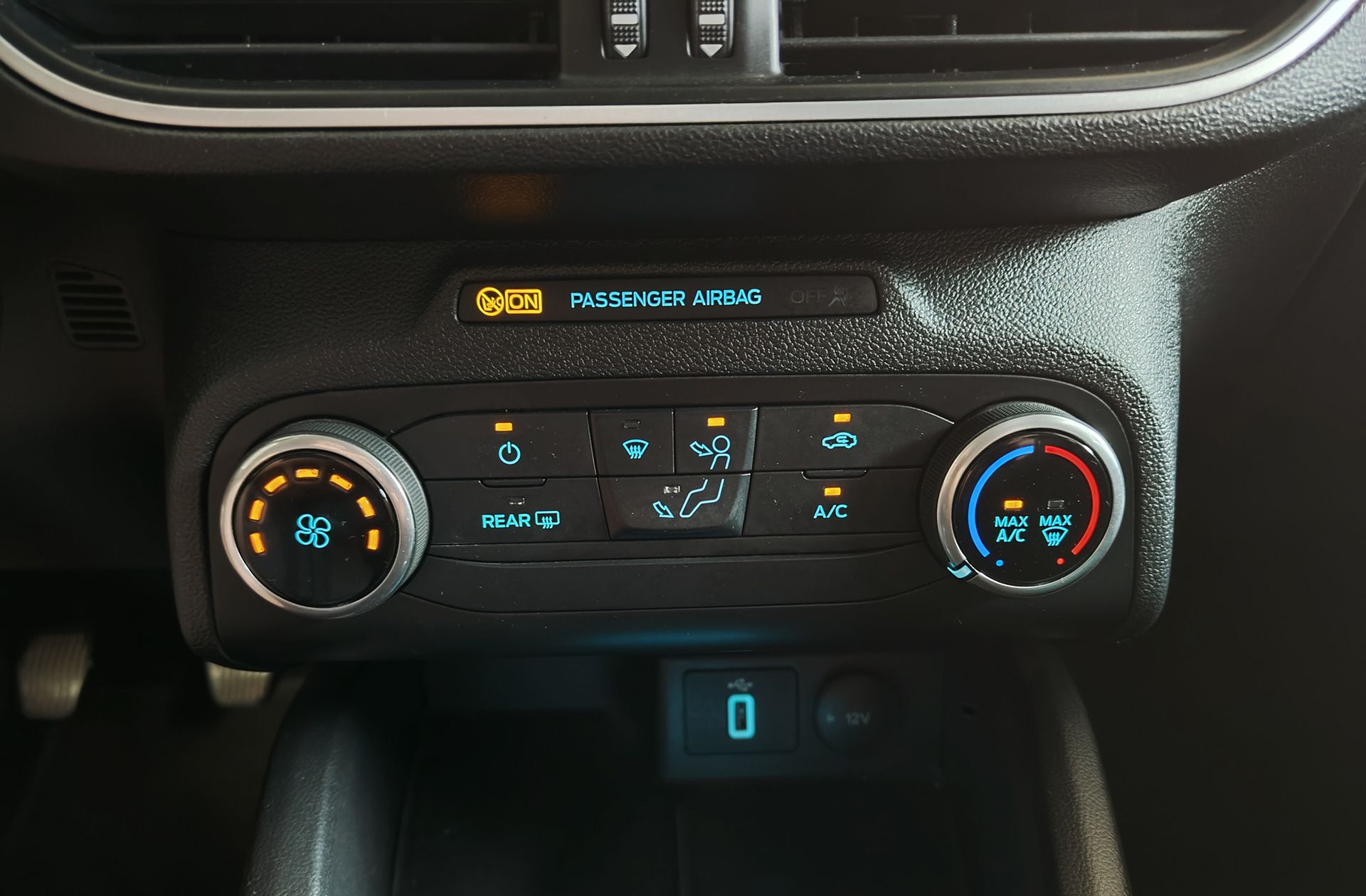 Ford Focus 1.5 EcoBlue Trend Edition - foto 24
