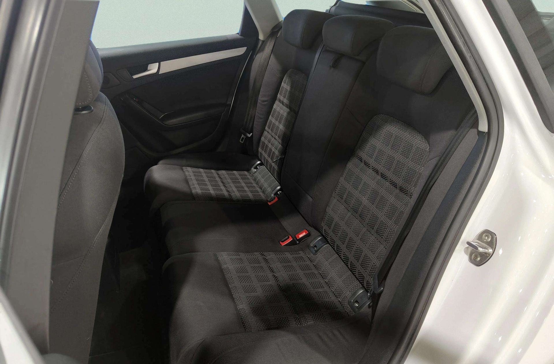 Audi A4 Avant S line edition 2.0 TDI - foto 13