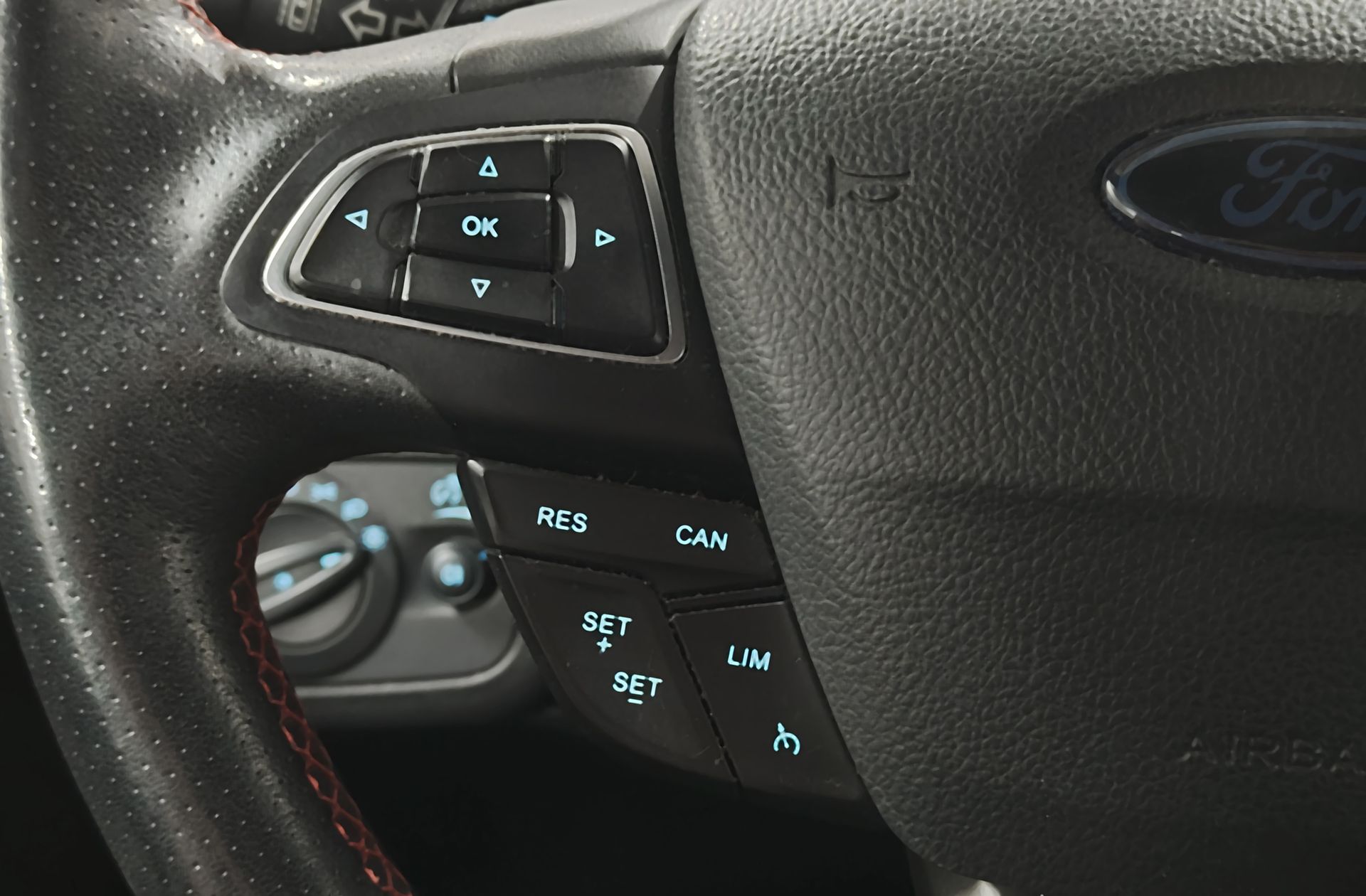 Ford Kuga 1.5 EcoBoost ST-Line Limited Edition 4x4 - foto 34