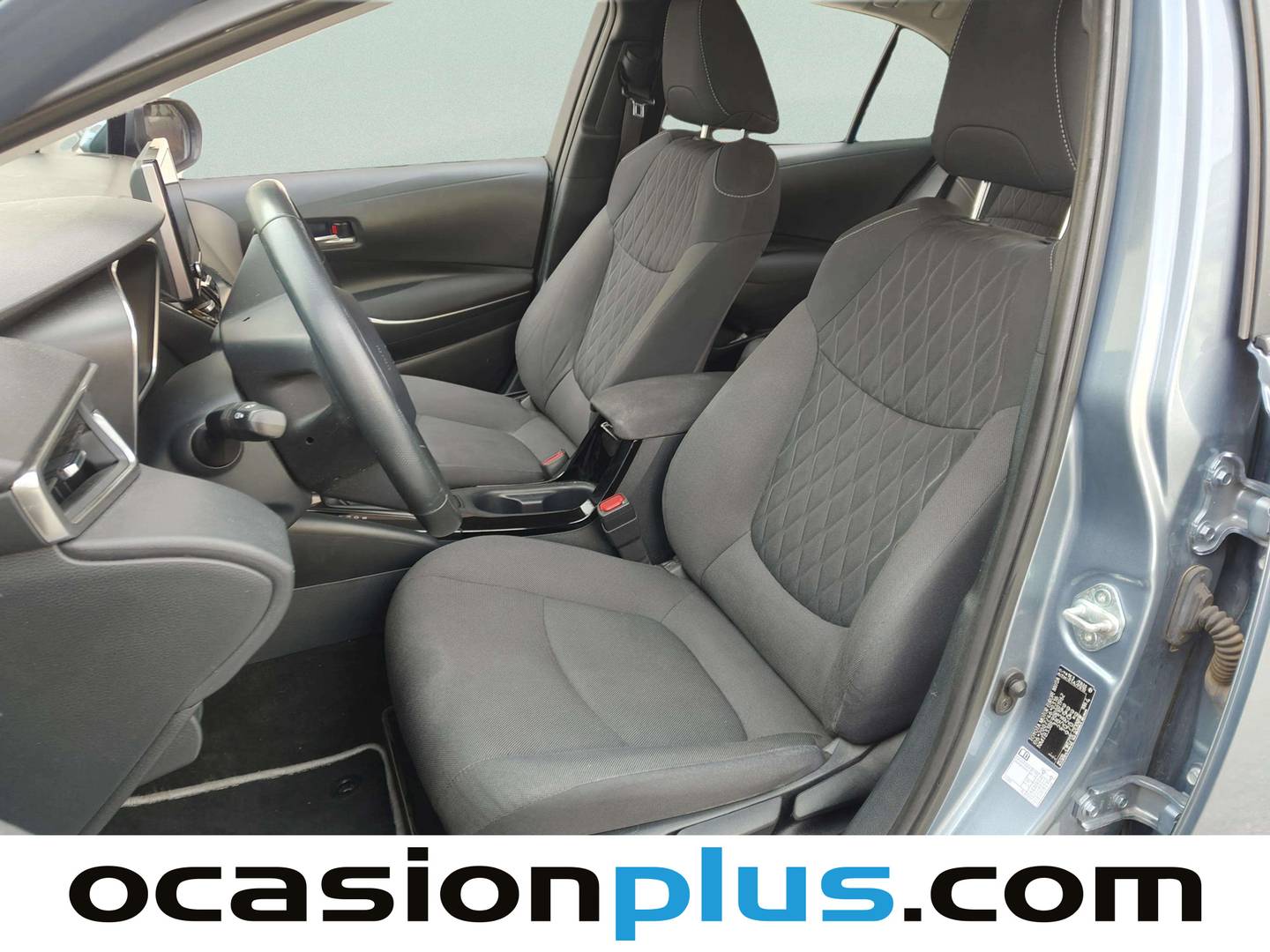 Foto asientos delanteros Toyota Corolla Toyota Corolla 1.8 125 Híbrido Active Tech E-CVT Sedán (122 CV)