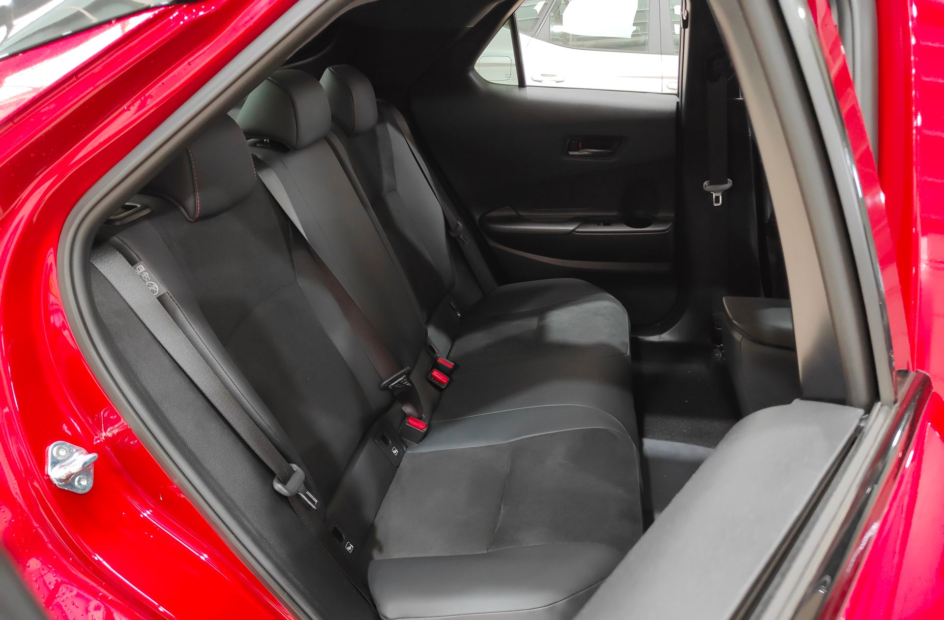 Toyota C-HR 220PH GR Sport - foto 19