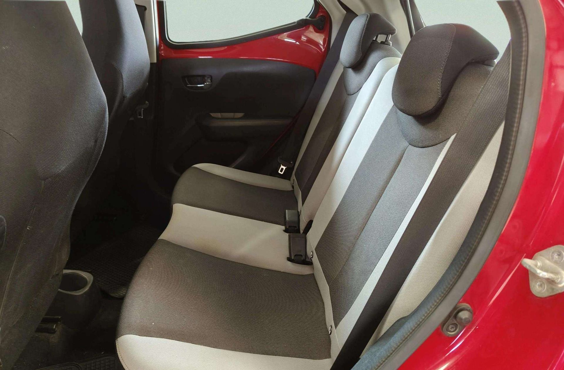 Toyota Aygo 1.0 70 x-play - foto 10