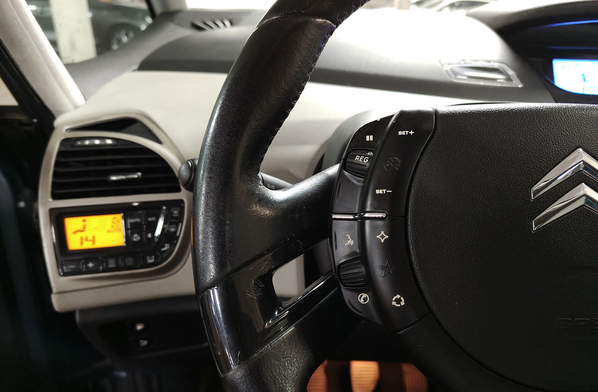 Citroën C4 Picasso 1.6 HDi Exclusive - foto 22
