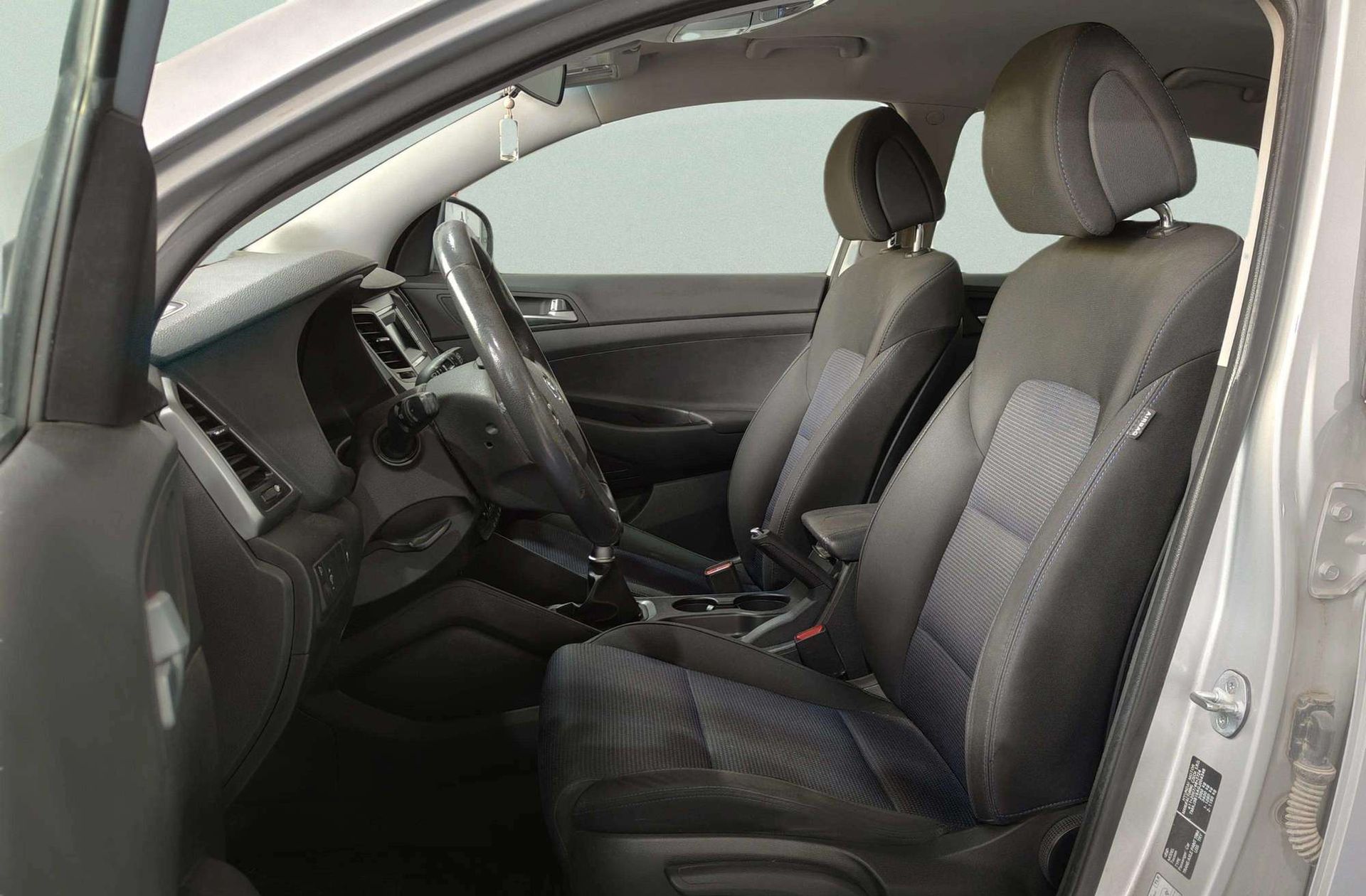 Hyundai Tucson 1.7 CRDi BlueDrive Klass 4x2 - foto 8