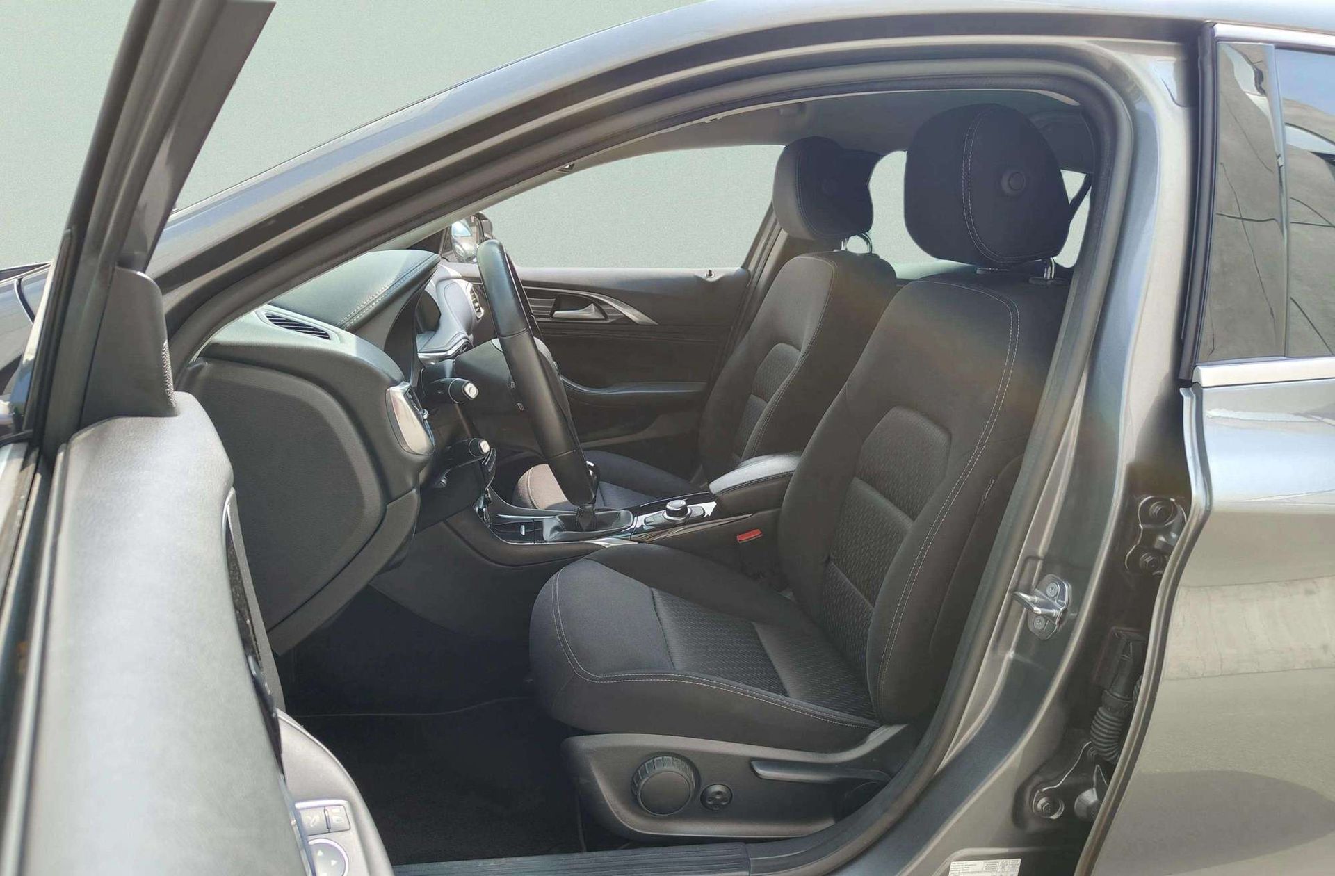 Infiniti Q30 1.6T Premium - foto 12