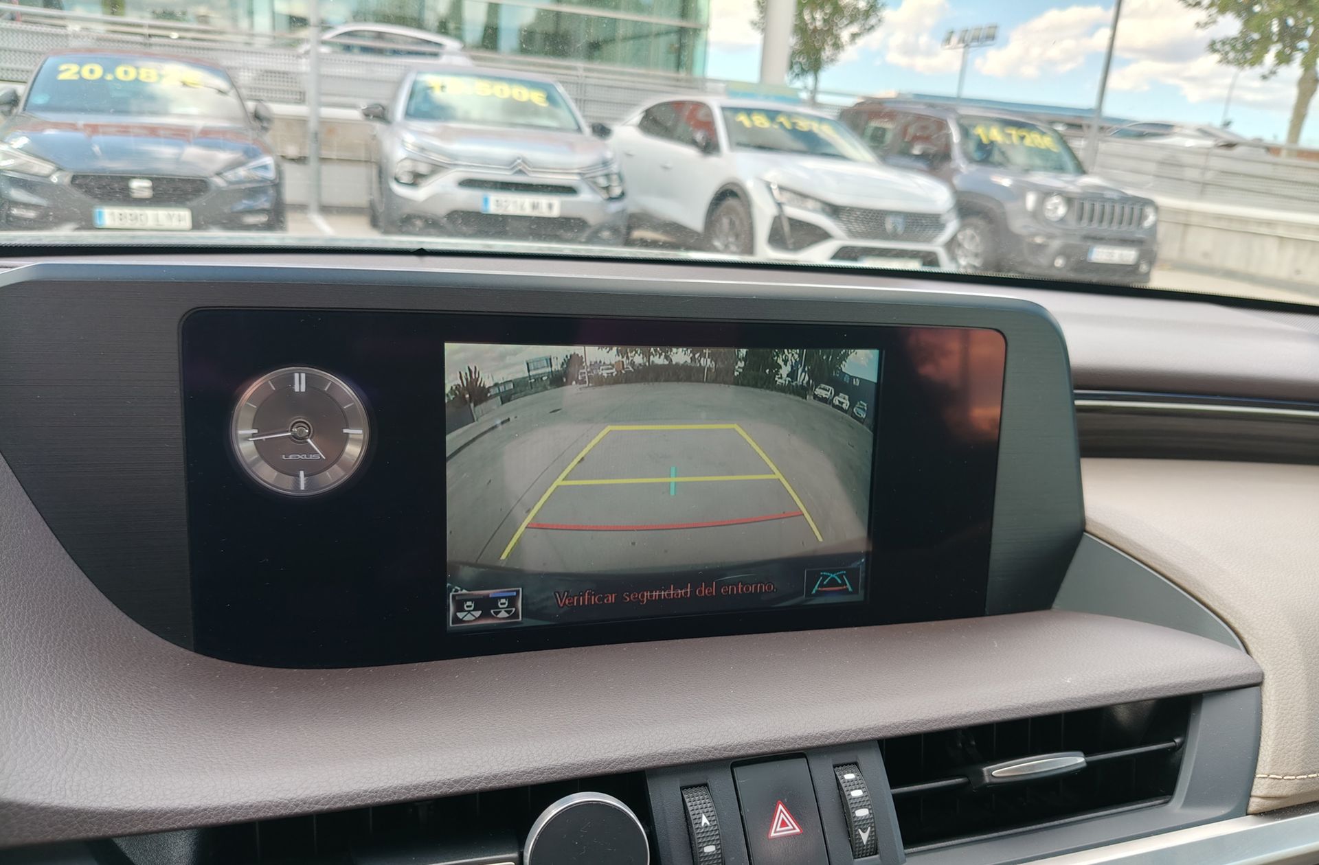 Lexus ES 300h Executive - foto 12