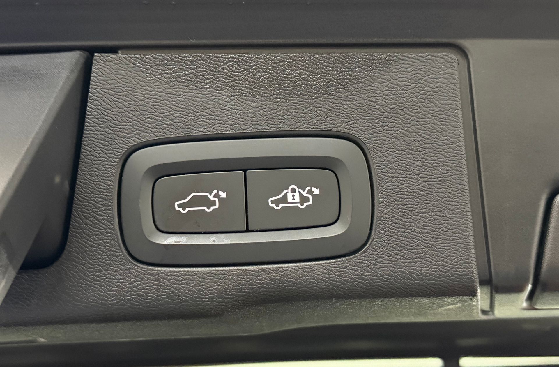 Volvo XC60 T6 Recharge Core AWD - foto 18