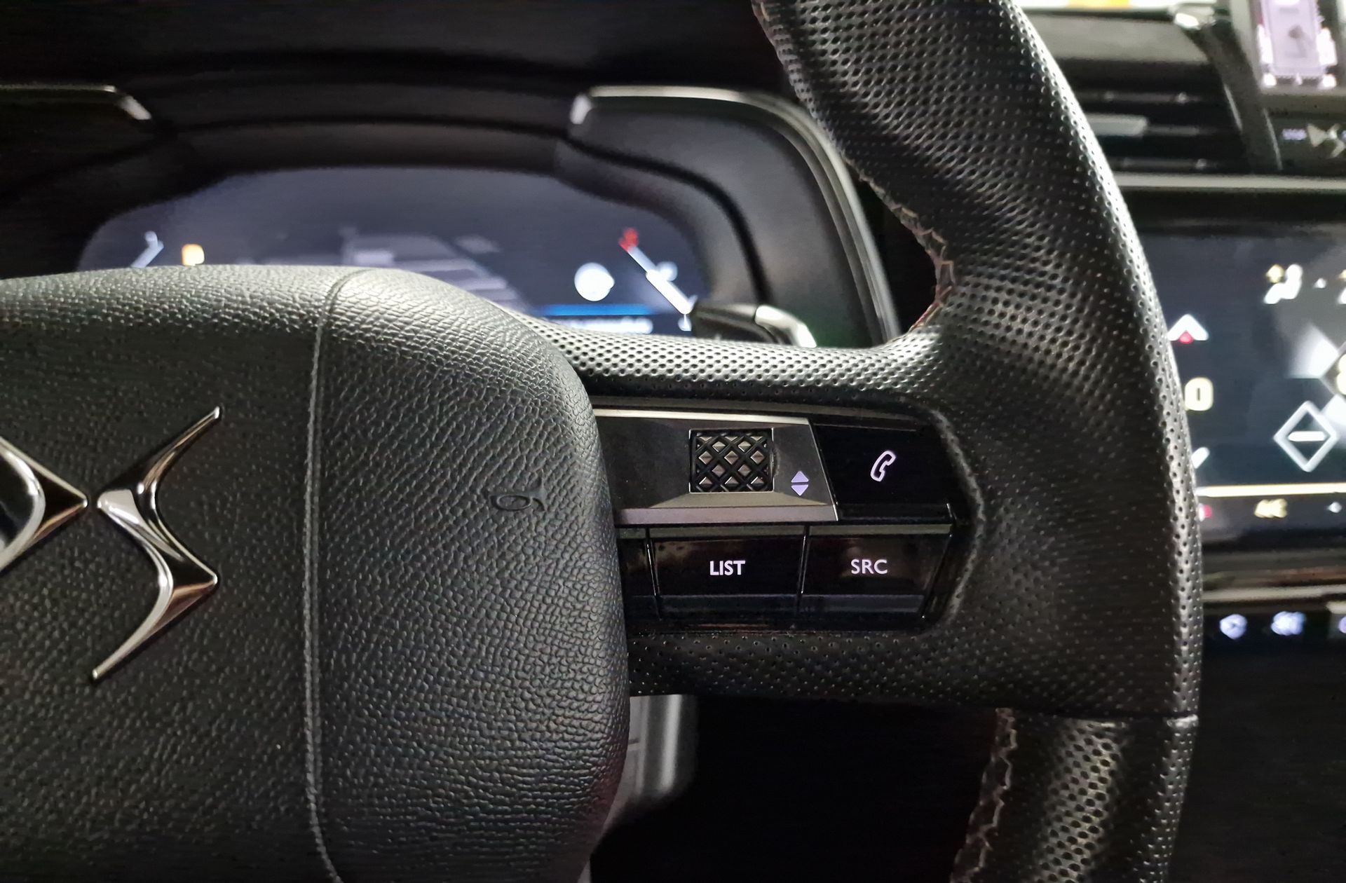 DS 7 Crossback PureTech 180 Performance Line - foto 31