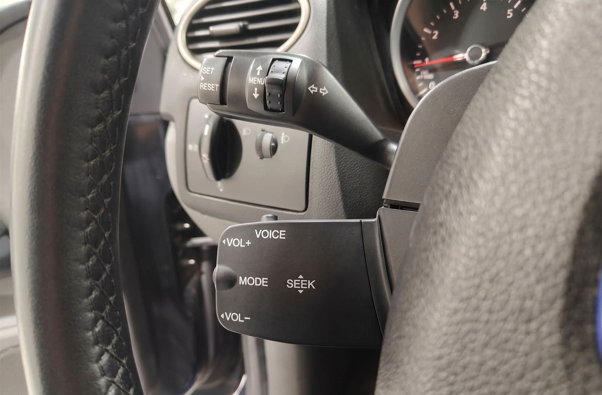 Ford Focus 1.6 Trend - foto 20