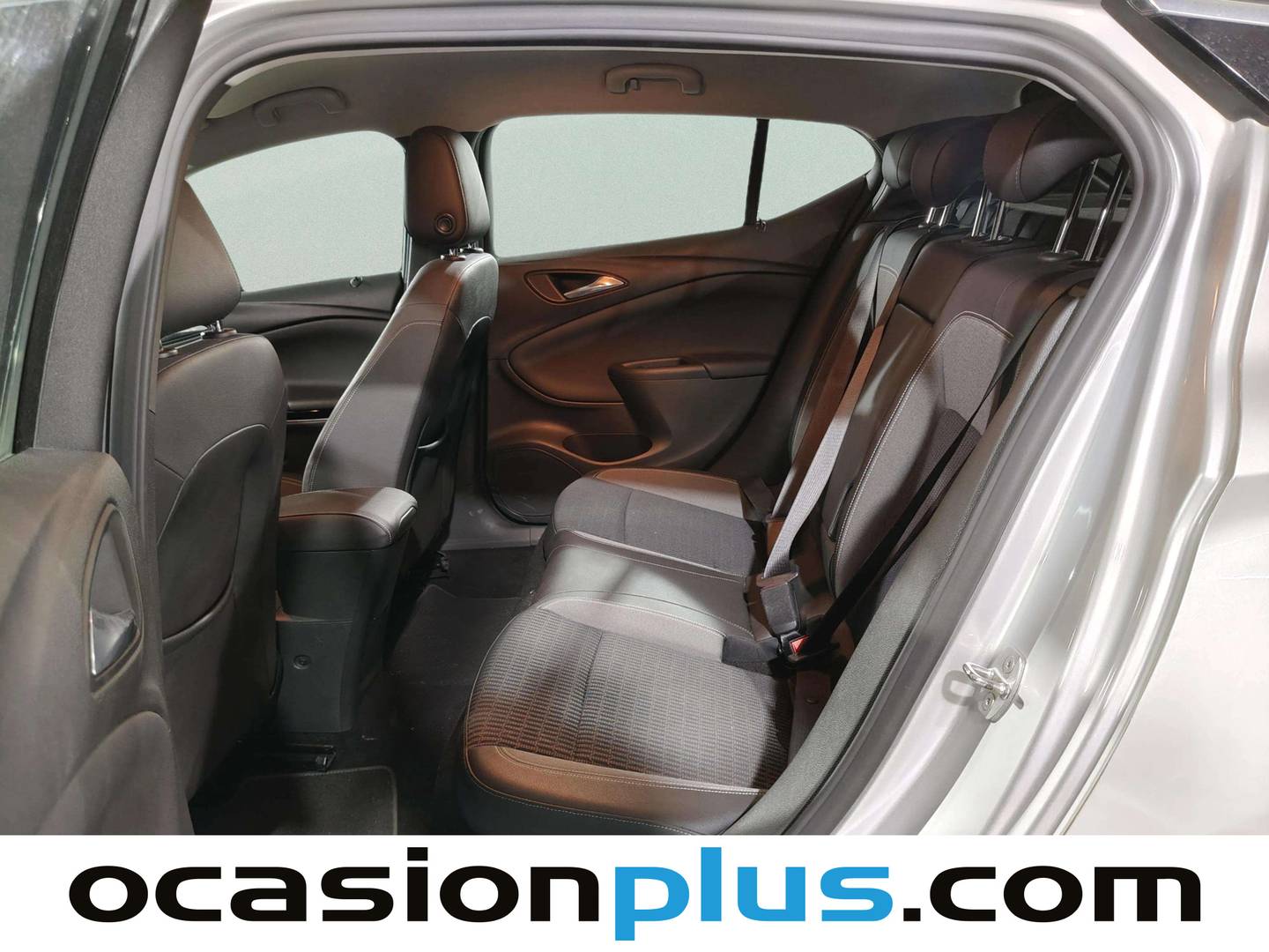 Foto asientos traseros Opel Astra Opel Astra 1.2 Turbo SHR Elegance (145 CV)