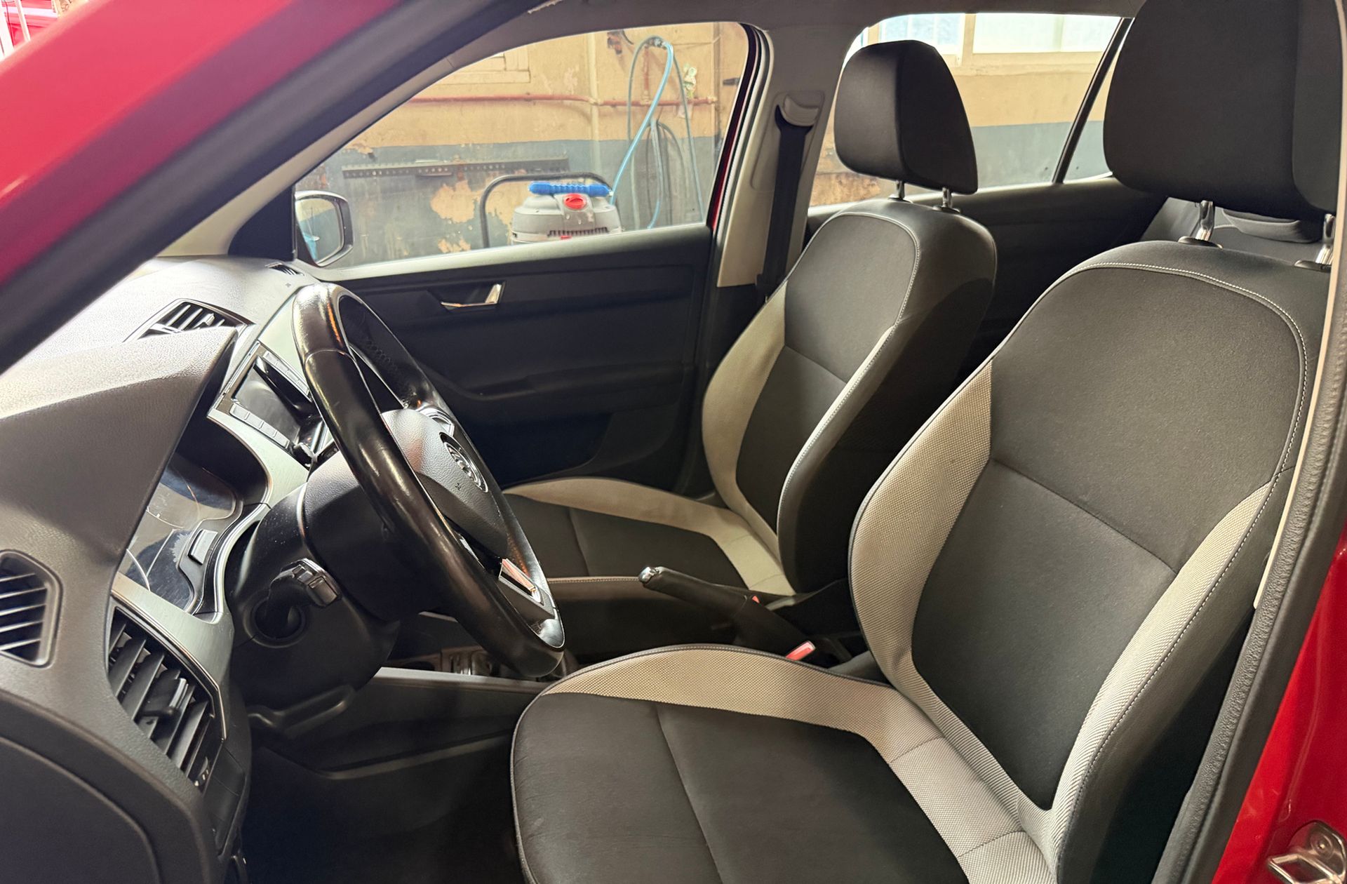Škoda Fabia 1.0 MPI Ambition - foto 8