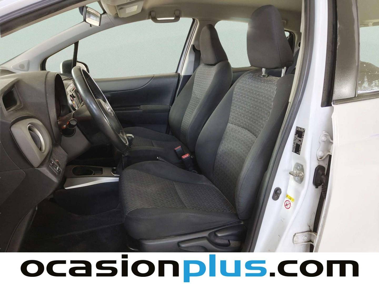Foto asientos delanteros Toyota Yaris Toyota Yaris 90D Active (90 CV)