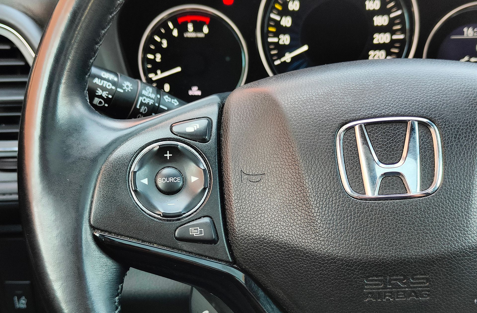 Honda HR-V 1.6 i-DTEC Executive - foto 27
