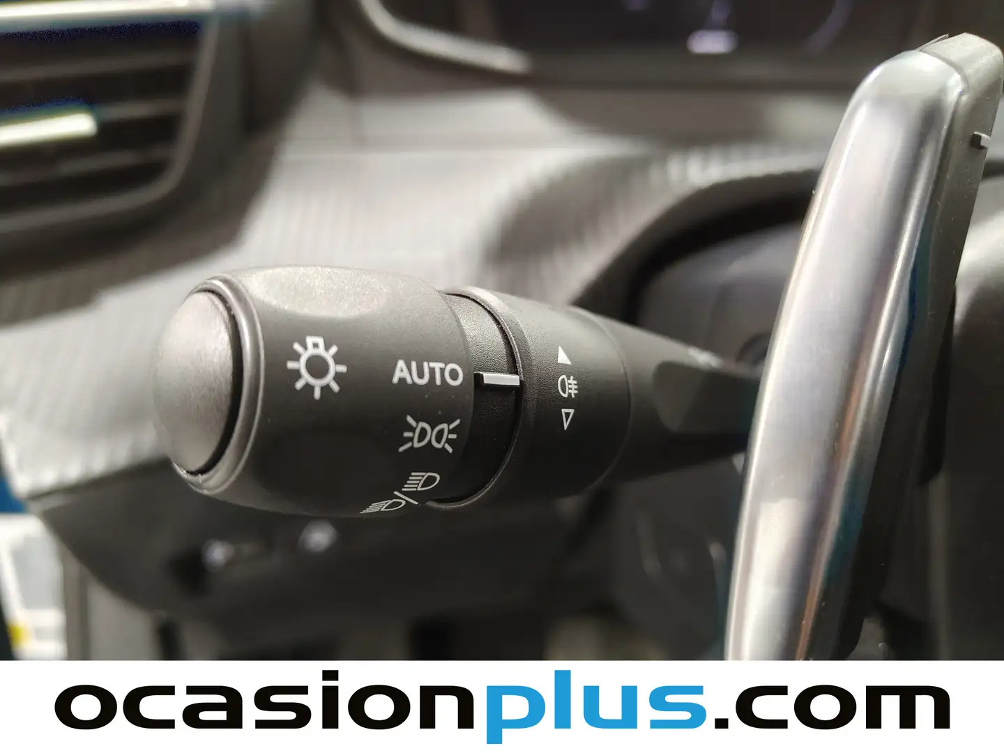 Foto Peugeot 2008 Peugeot 2008 Allure Hybrid eDCS6 (136 CV)