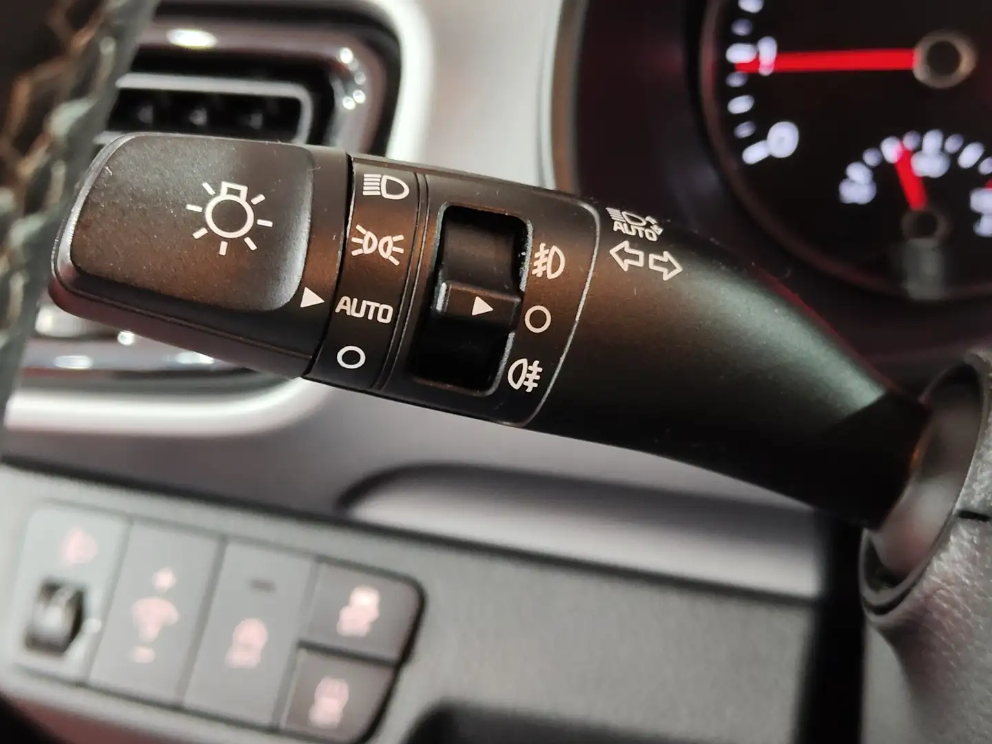 Foto KIA Stonic Kia Stonic 1.0 T-GDi MHEV Drive iMT (100 CV)