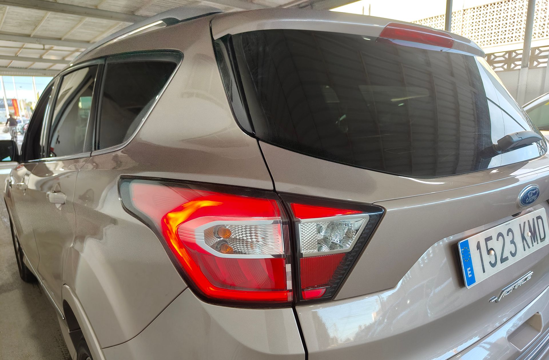 Ford Kuga 2.0 TDCi Vignale 4x4 Powershift - foto 18