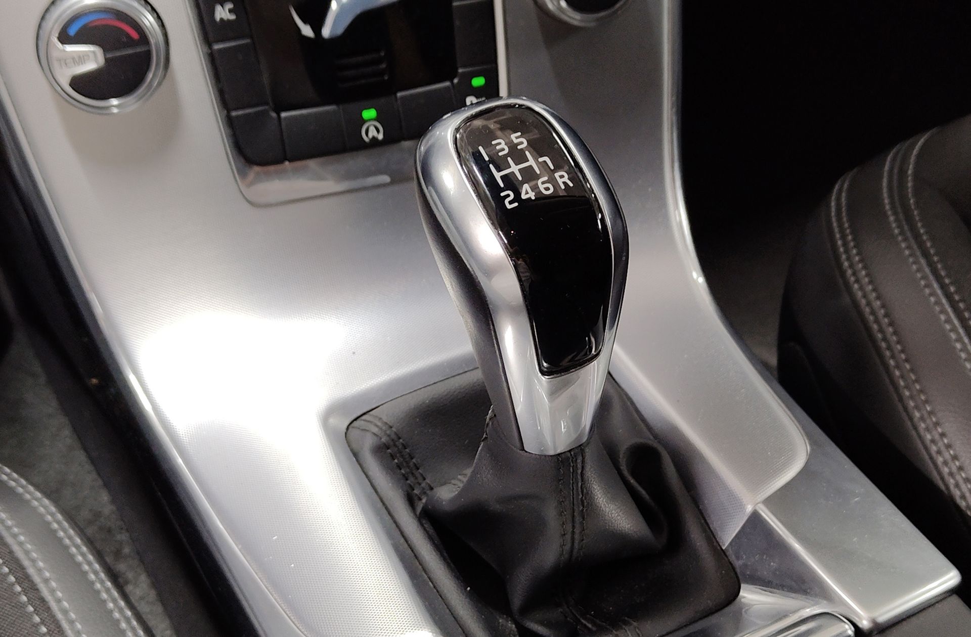 Volvo V60 D3 Kinetic - foto 5